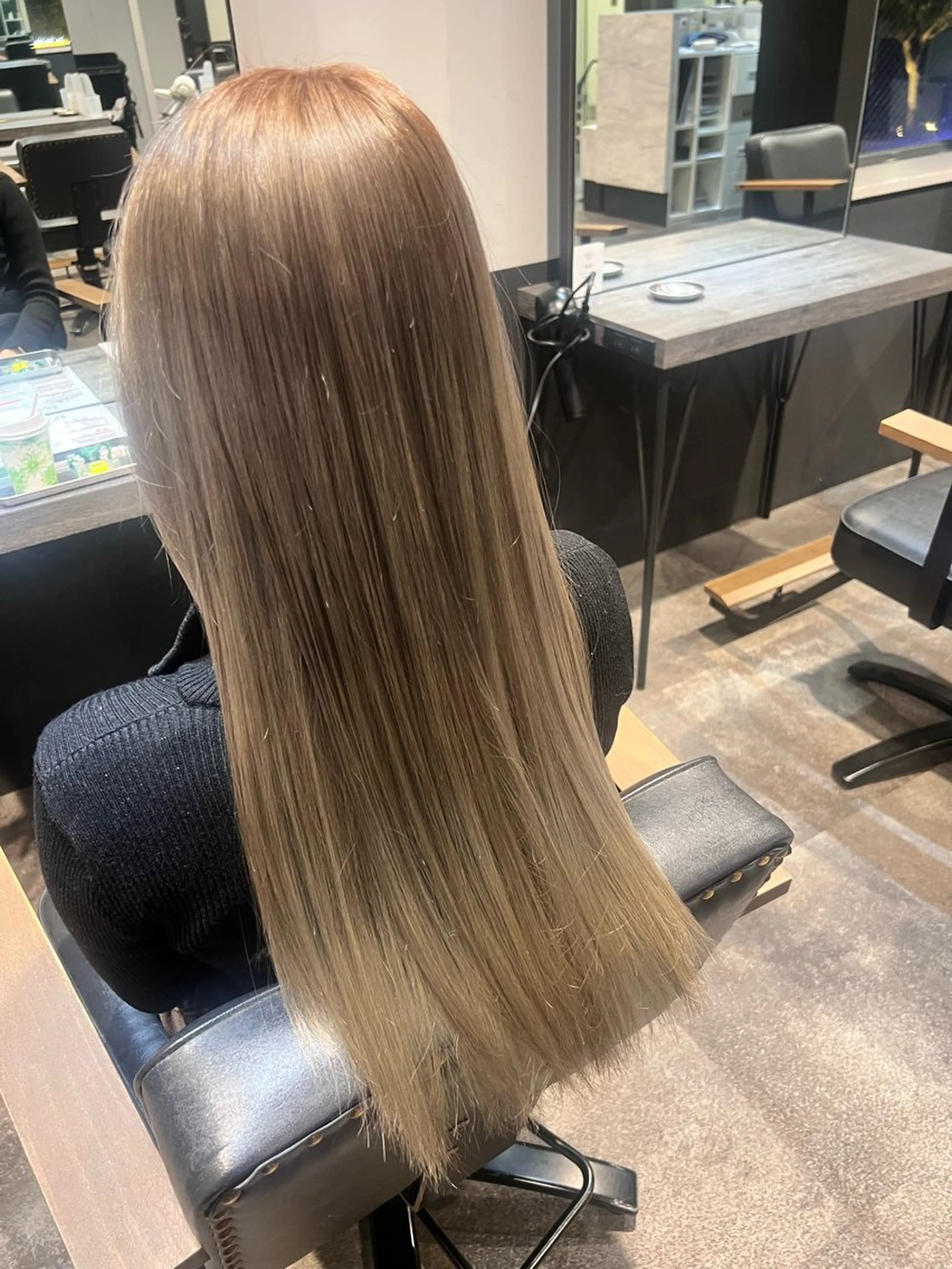 カラー ベージュカラー ミルクティーベージュ AVANCE.PRODUCED by EGAO所属・長谷 朋美のヘアスタイル