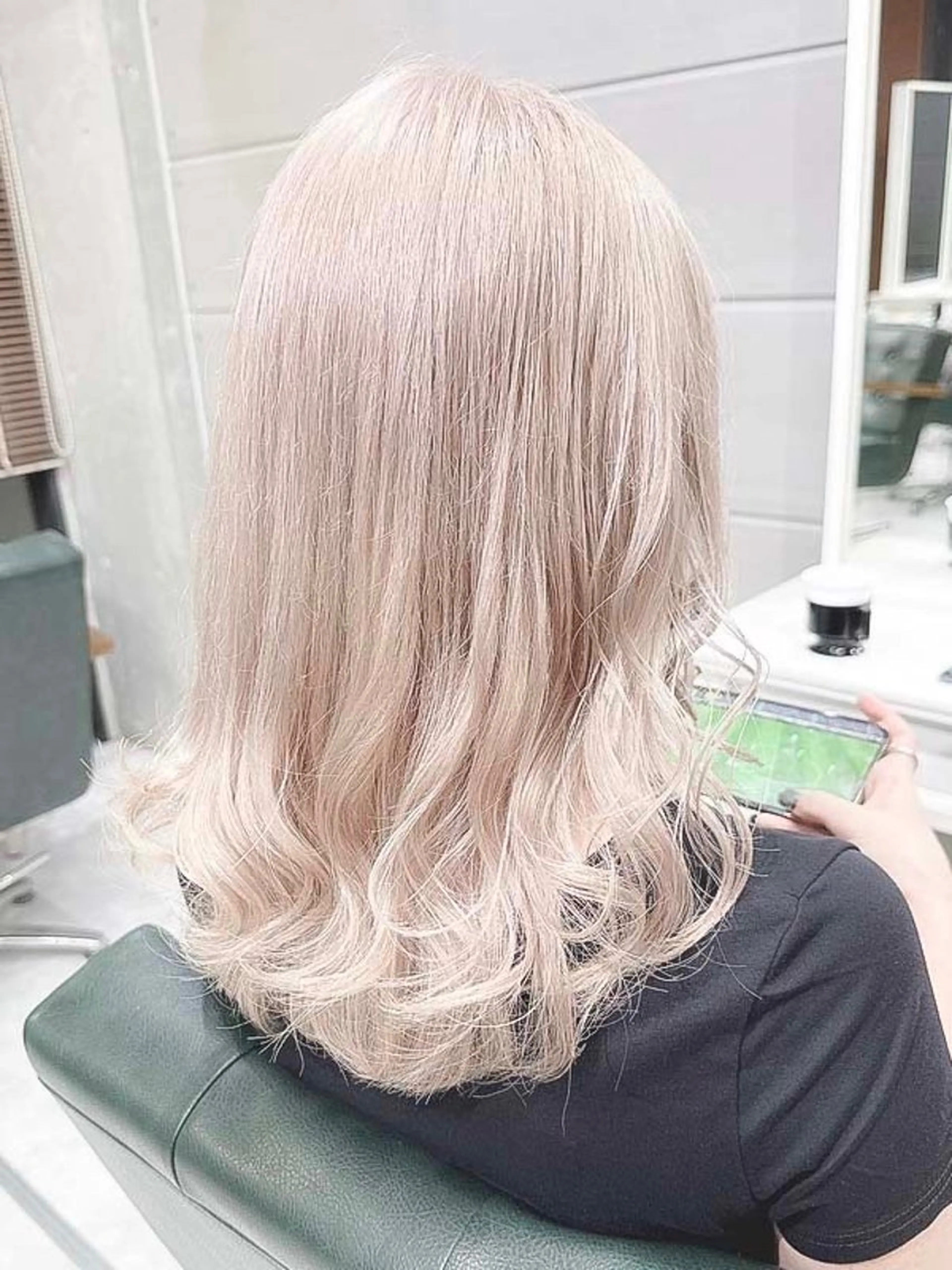 ロング カラー ヘアアレンジ ブリーチ ケアブリーチ 透明感カラー デザインカラー ハイトーンカラー 𝐑𝐈𝐍𝐊𝐀 🐷🖤のヘアスタイル