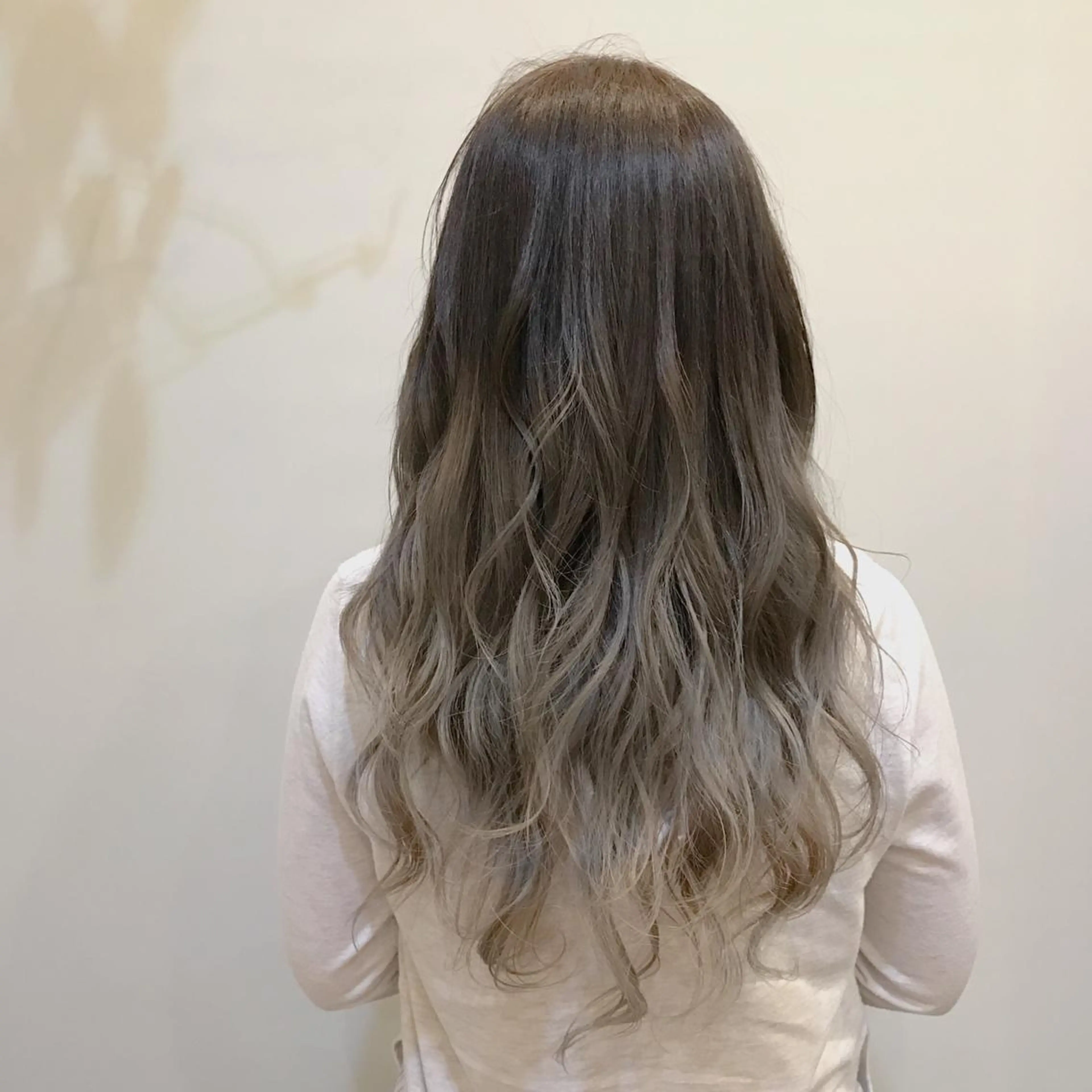 ロング カラー グラデーションカラー 日々所属・谷 大地のヘアスタイル