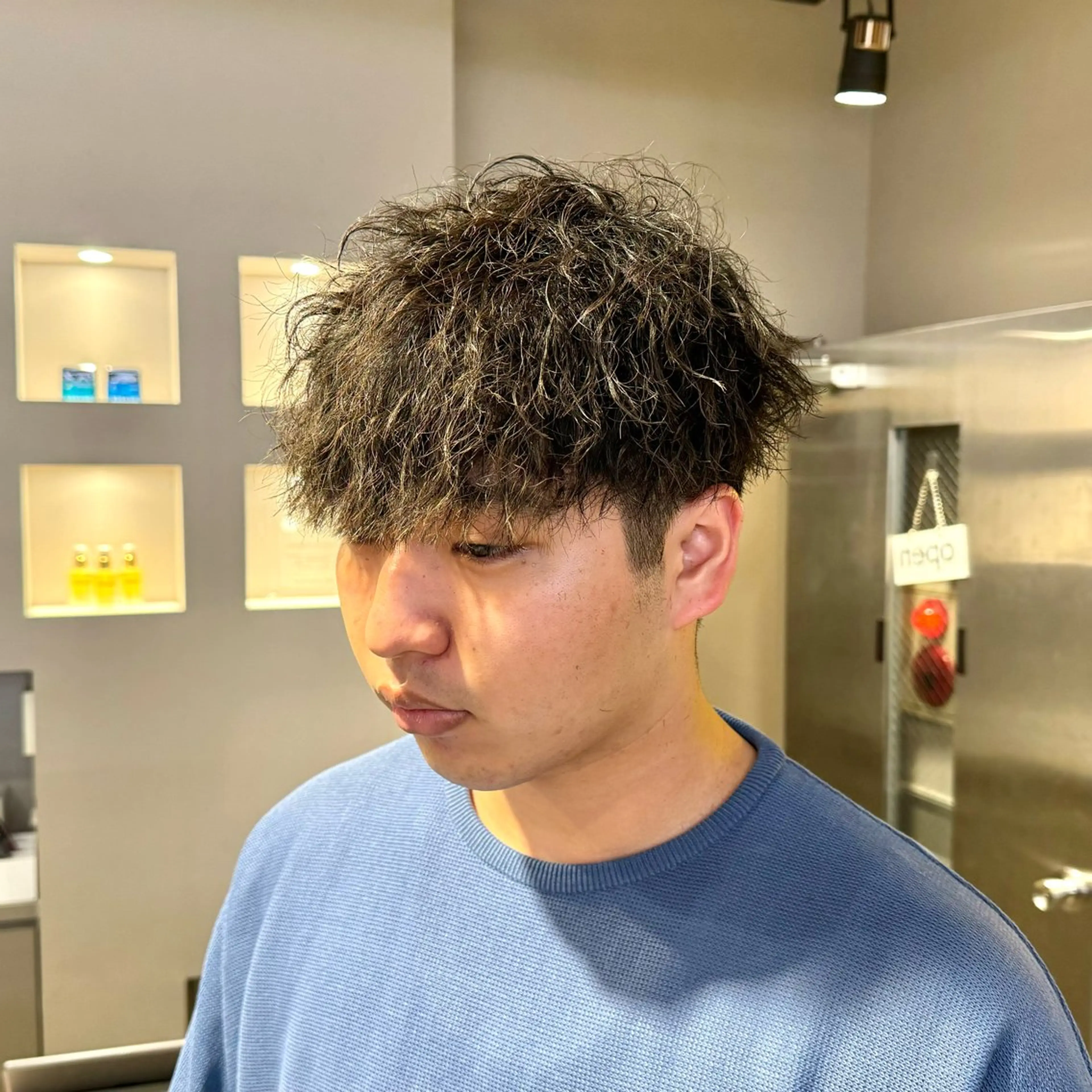 ショート パーマ ヘアアレンジ メンズ メンズパーマ 顔まわりカット の達人のヘアスタイル