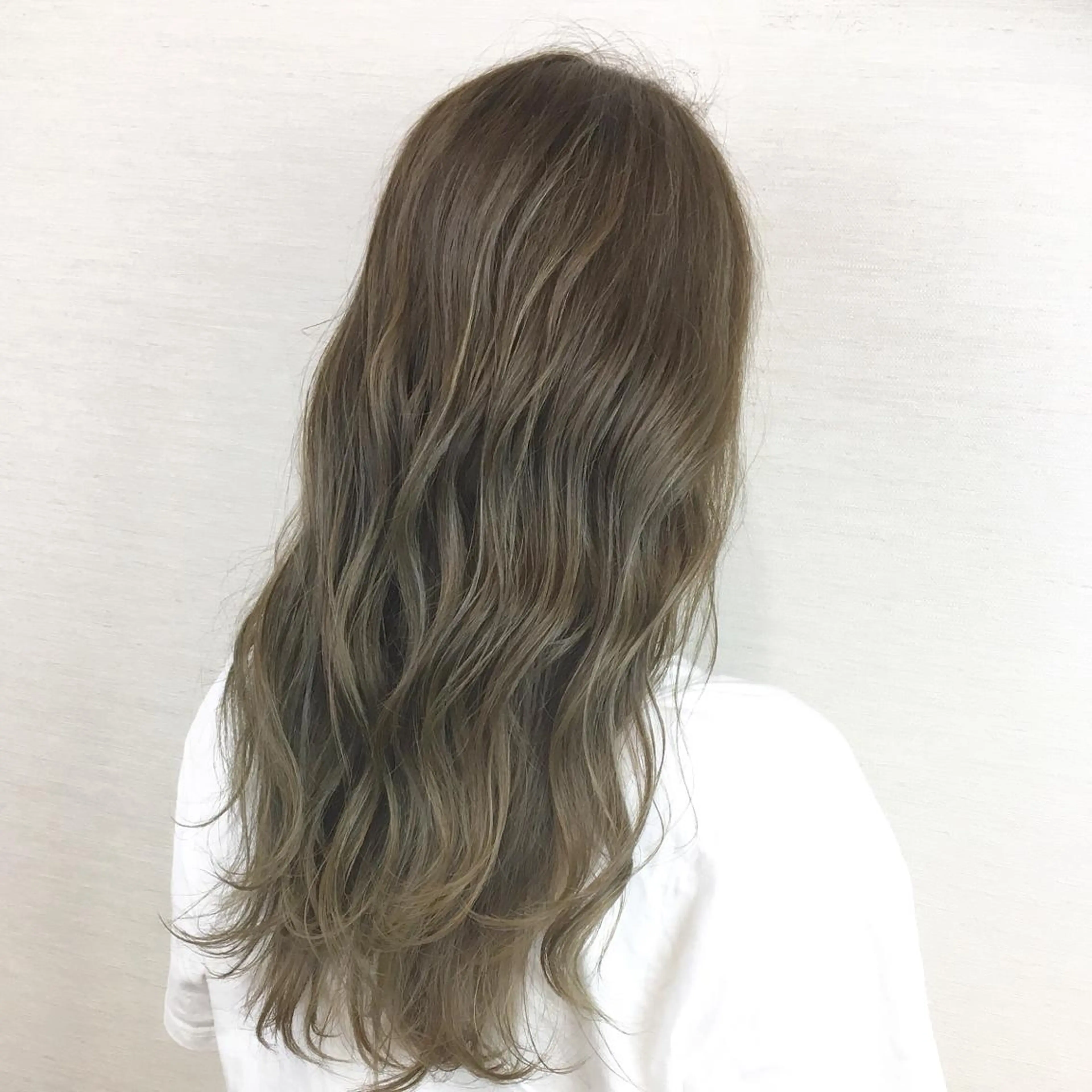 セミロング ブリーチなしダブル/ レイヤーカット 小棹のヘアスタイル