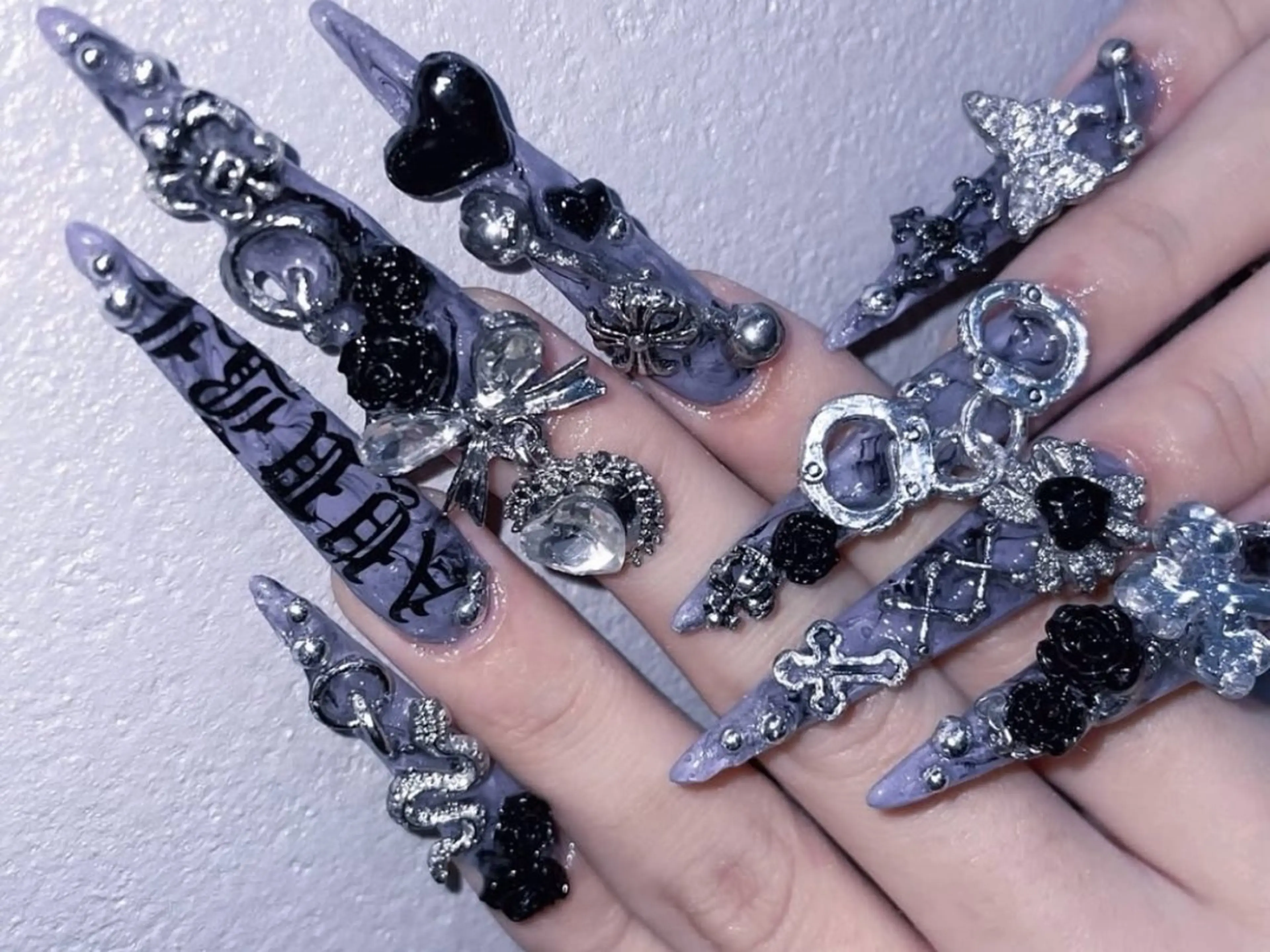 メンズ ネイル アートネイル フレンチネイル ジェルネイル キラキラネイル パラジェル Bloom スカルプ専門店のネイルデザイン