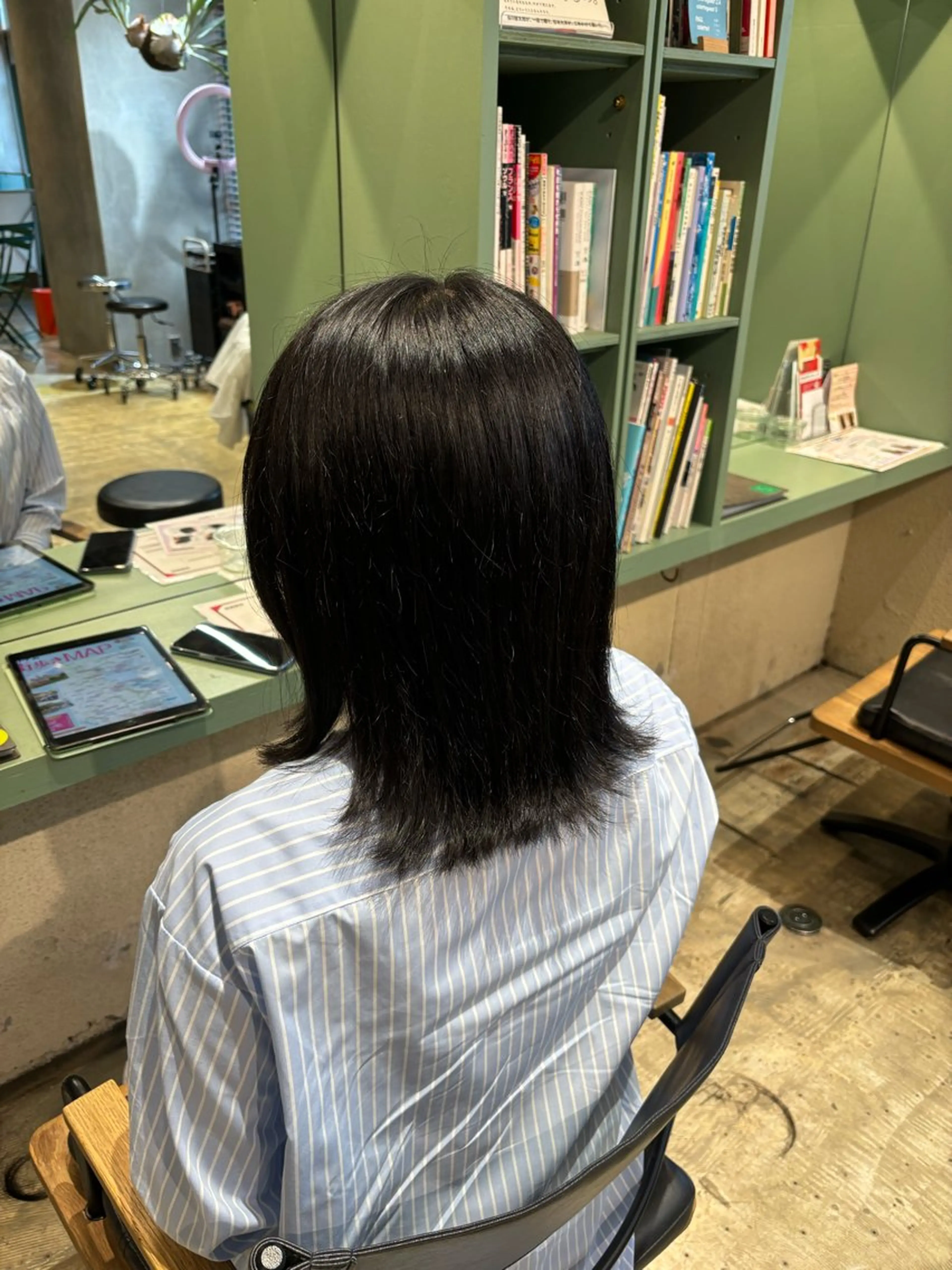 ミディアム カラー 渡邊 彩乃のヘアスタイル