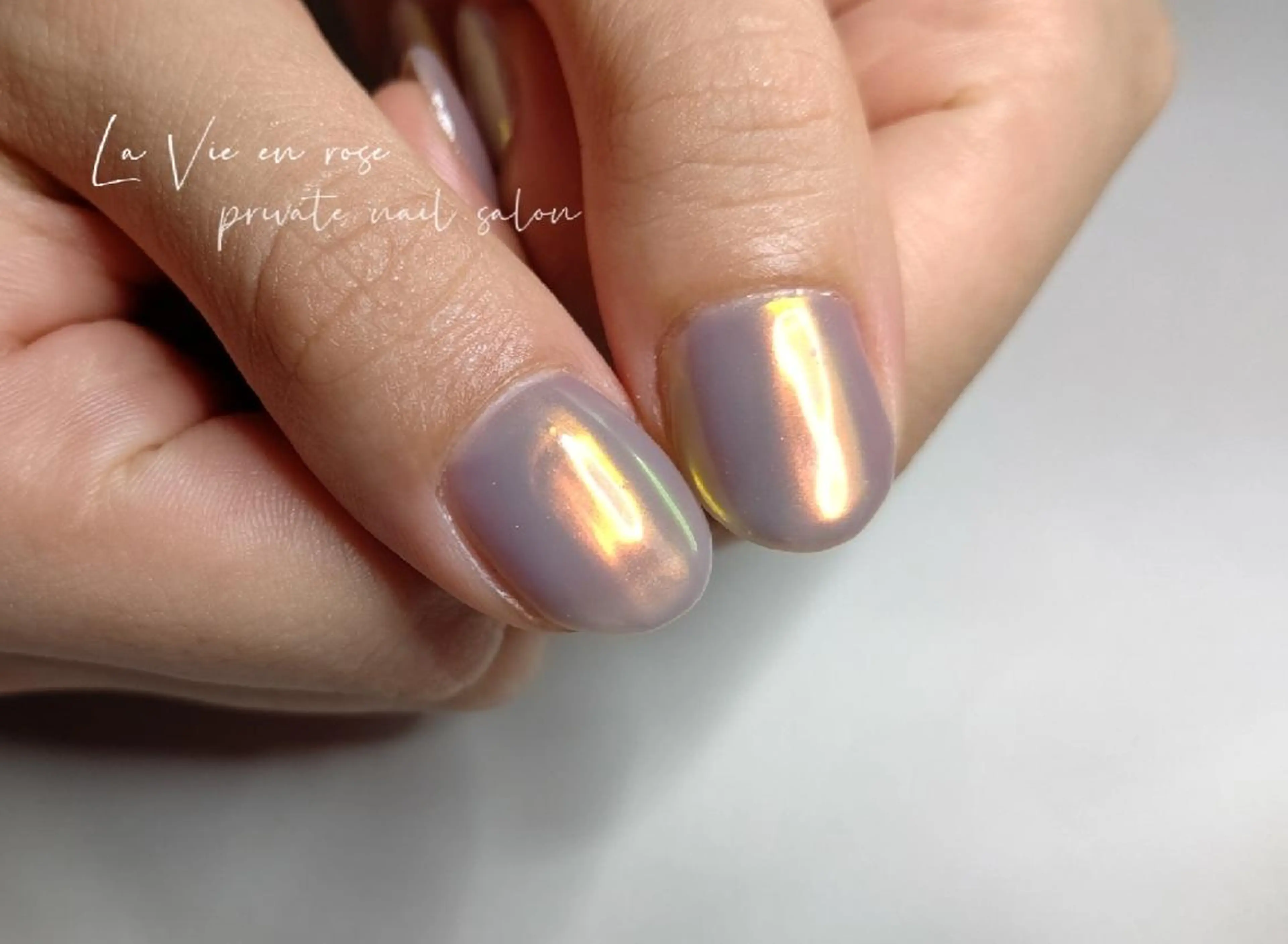 ネイル オーロラネイル ラヴィアン ローズのネイルデザイン