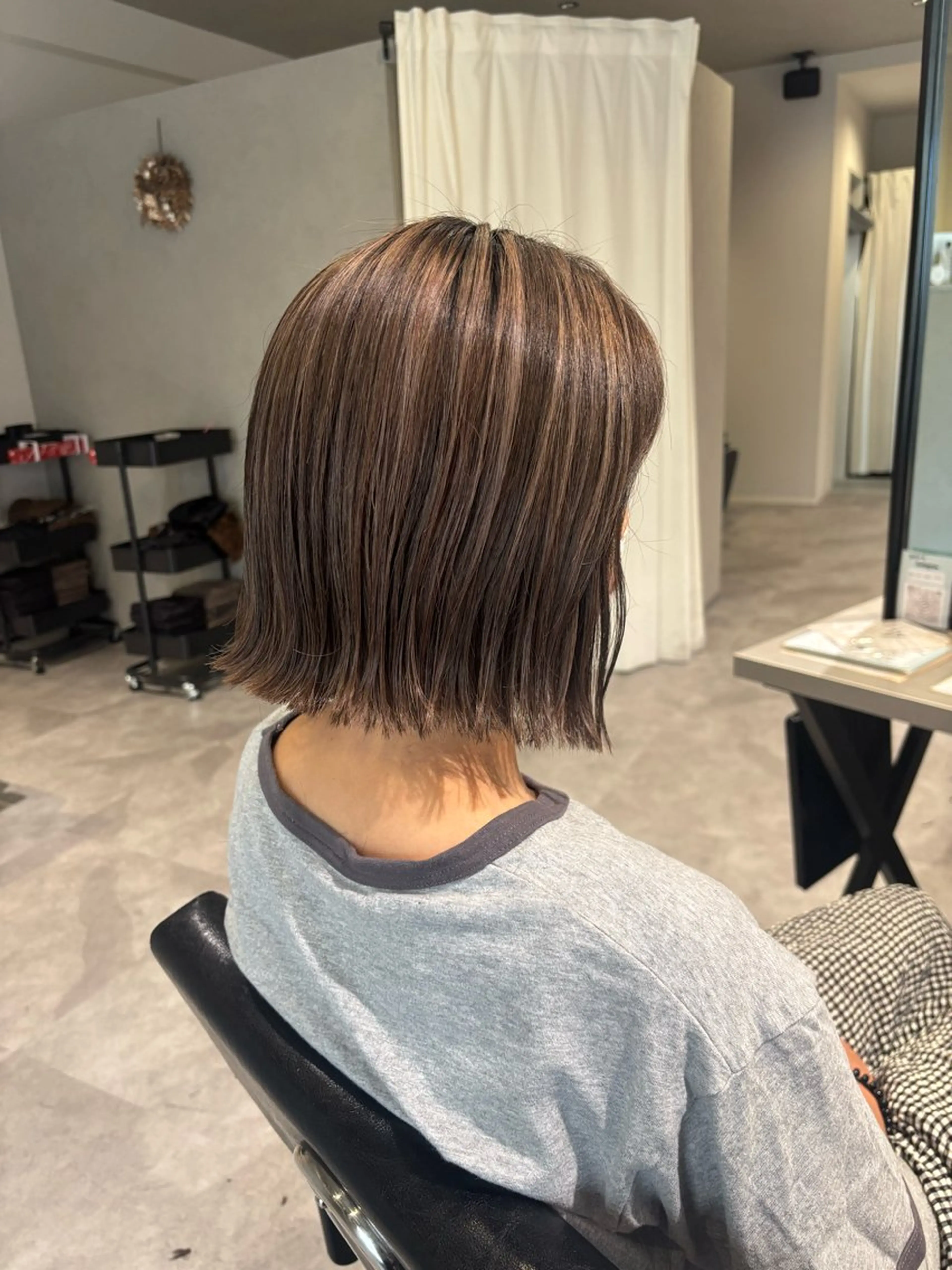 ミディアム ハイライト カット ヘアカラー 長尾ゆりの/ボブ/ ベージュ/ハイトーンのヘアスタイル