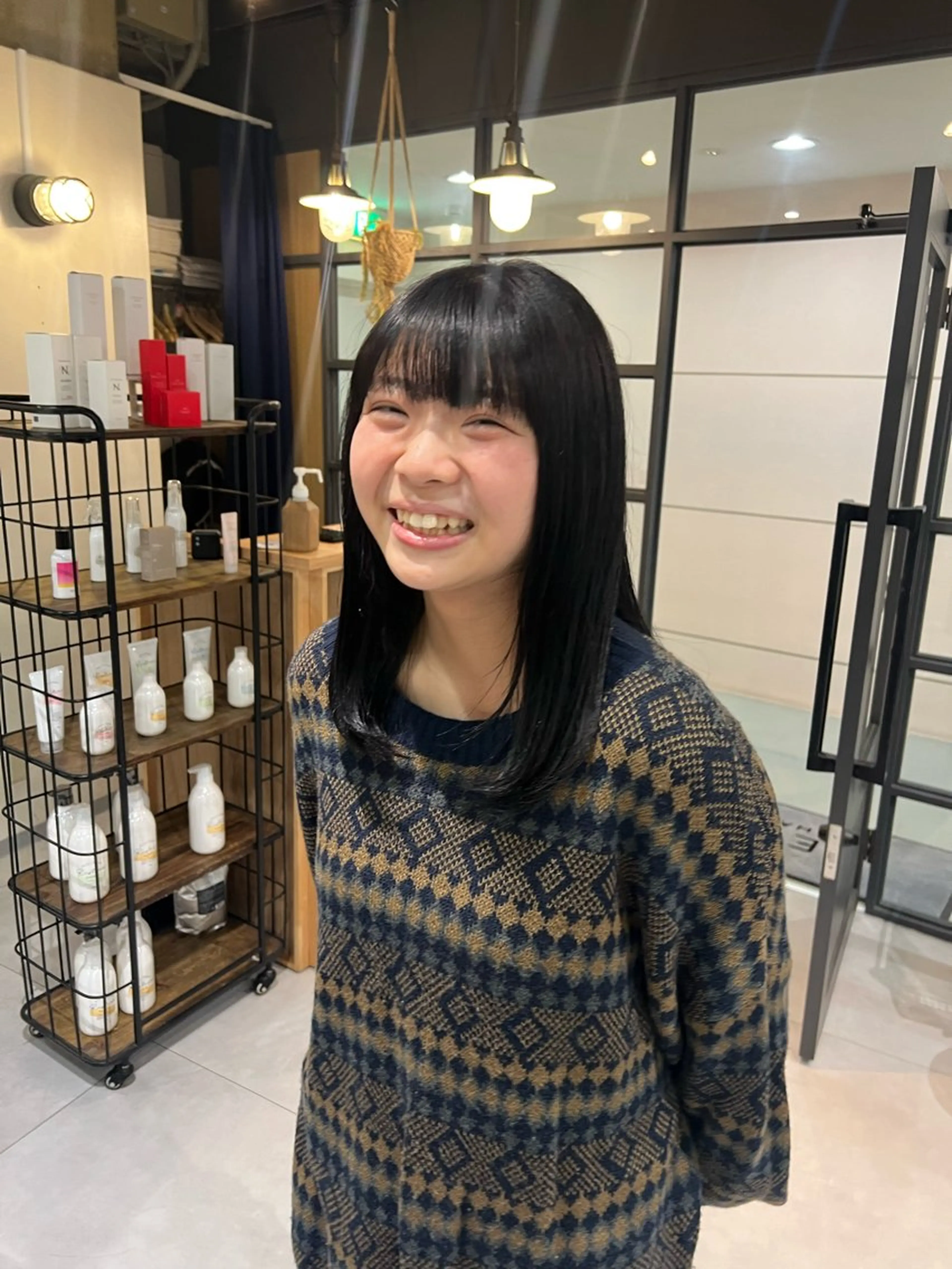 セミロング カラー 黒髪 Neale. ユメのヘアスタイル