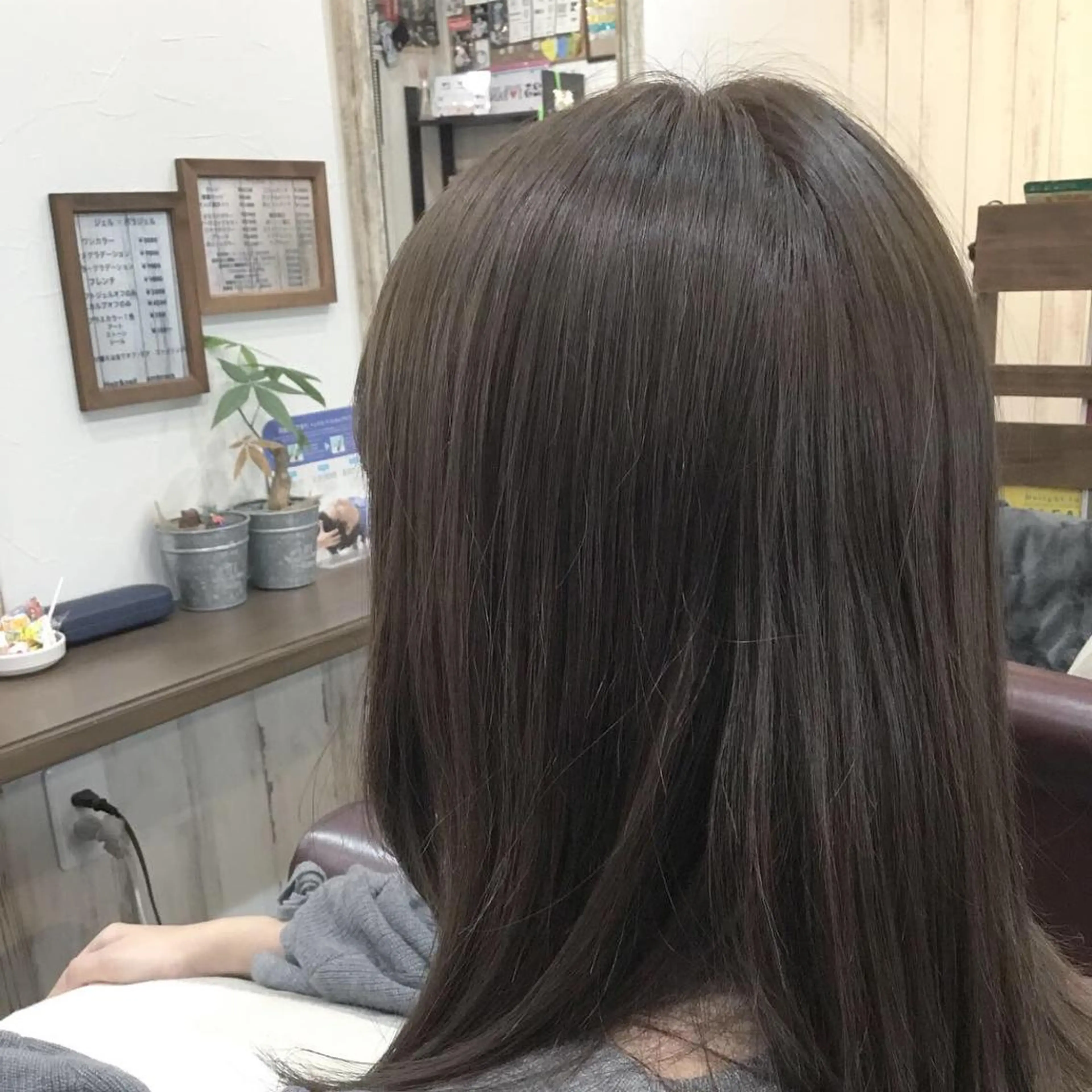 セミロング カラー embrace エンブレイスのヘアスタイル