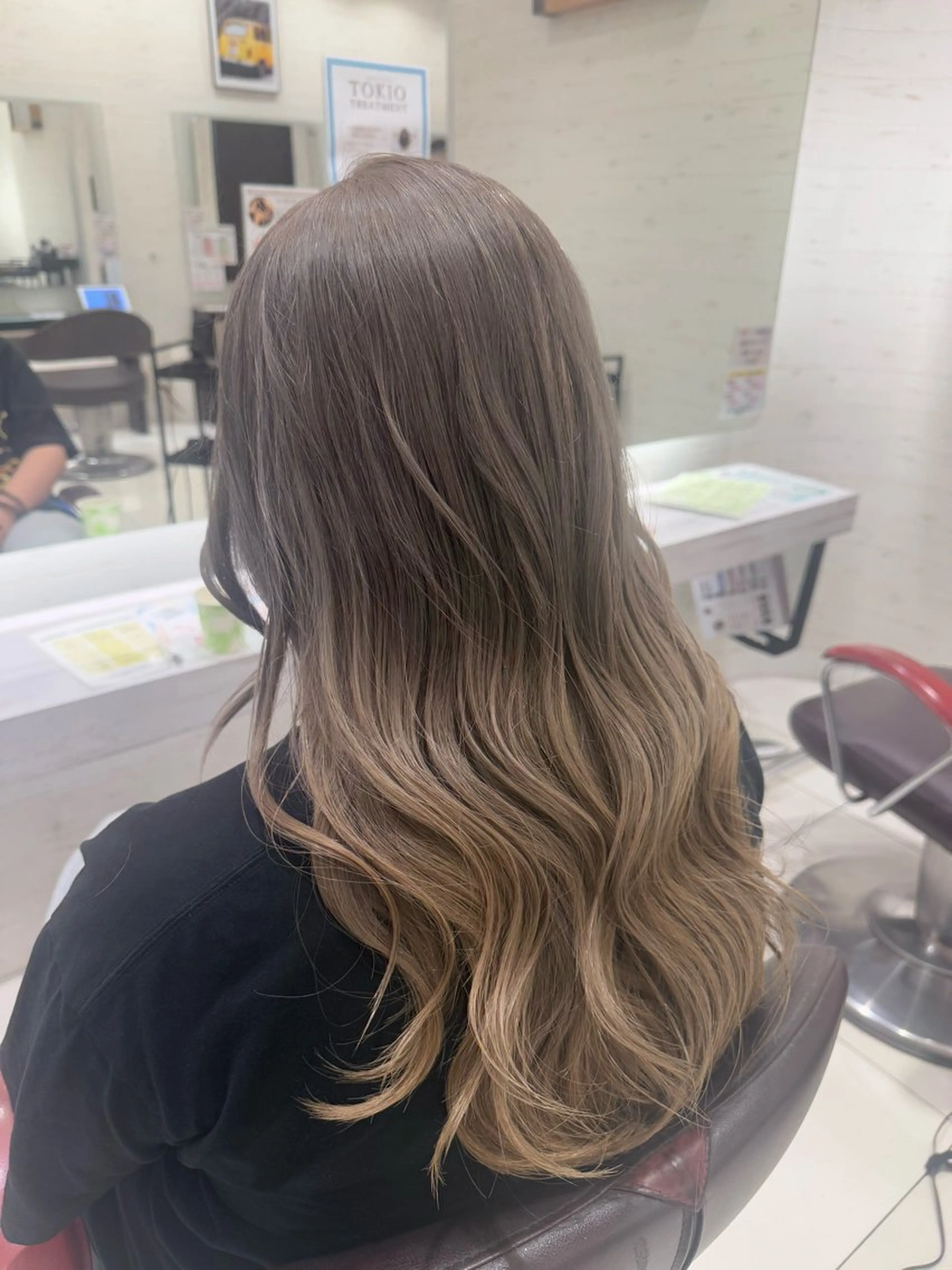 ロング カラー ヘアカラー トリートメント EARTH 山﨑龍馬のヘアスタイル