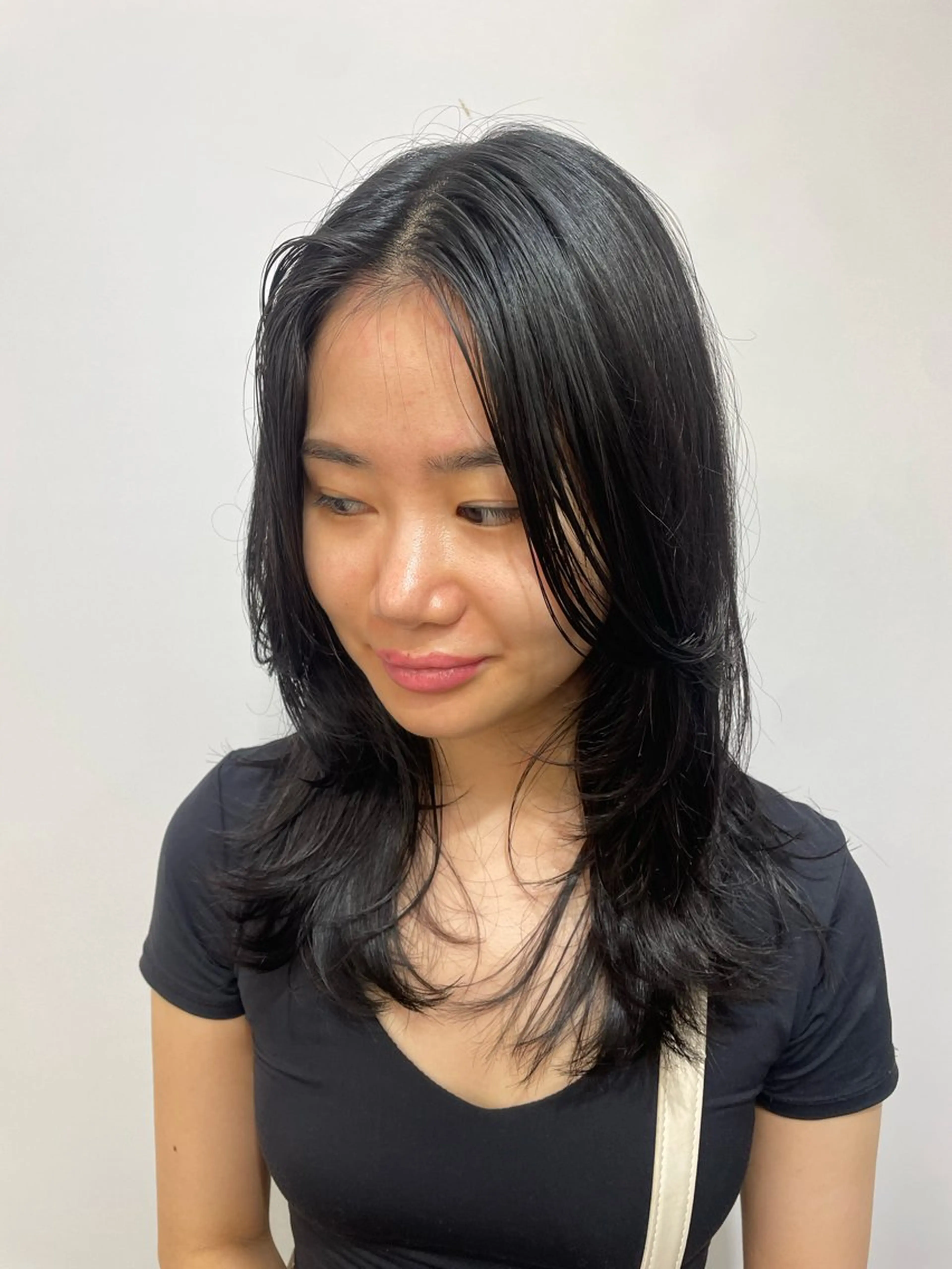 セミロング レイヤーカット 𝙃𝘼𝙍𝙐🎀 韓国×エクステのヘアスタイル