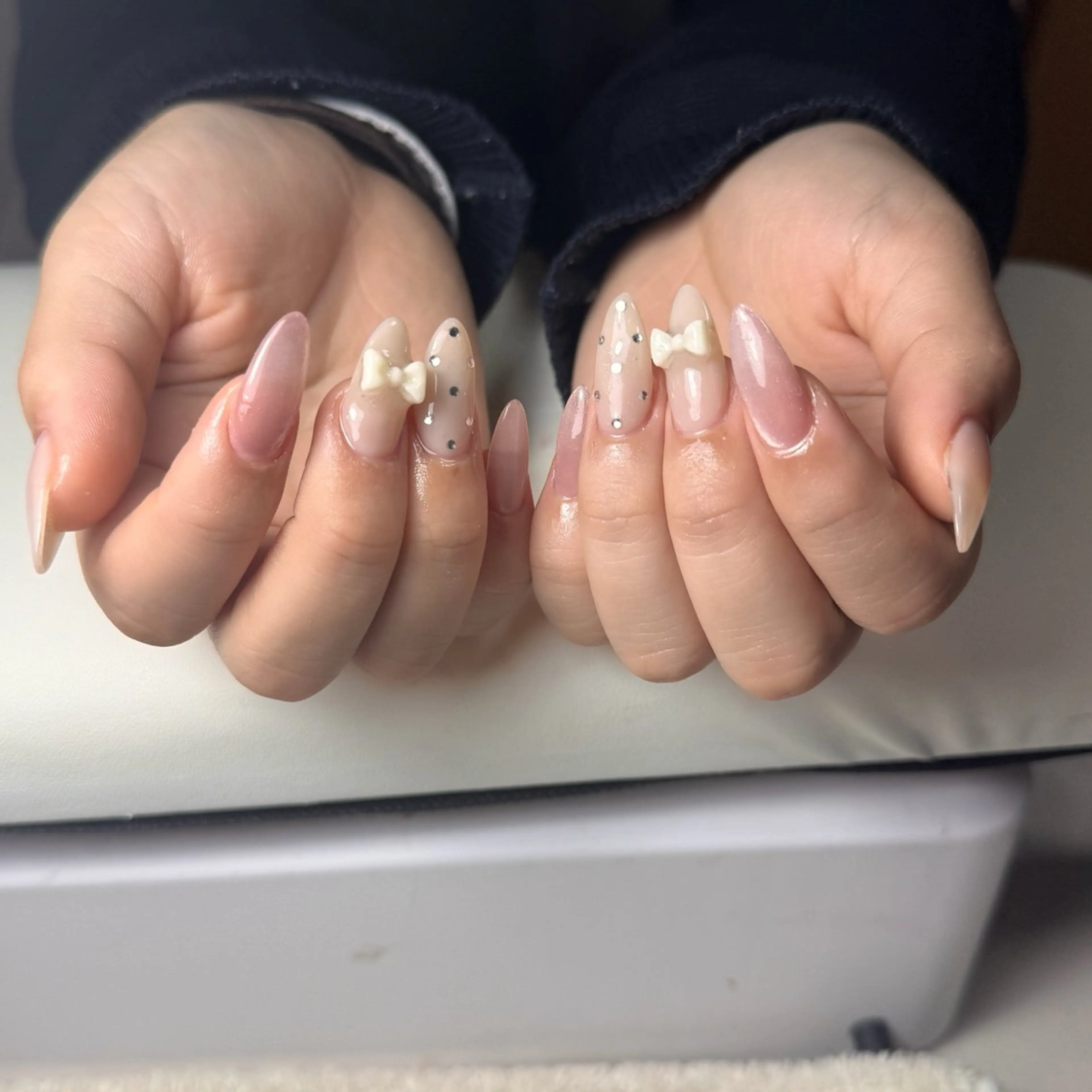 ネイル チークネイル フレンチネイル グラデーション 韓国ネイル マグネットネイル ハンドネイル Hana nail所属・Hana Nailのネイルデザイン