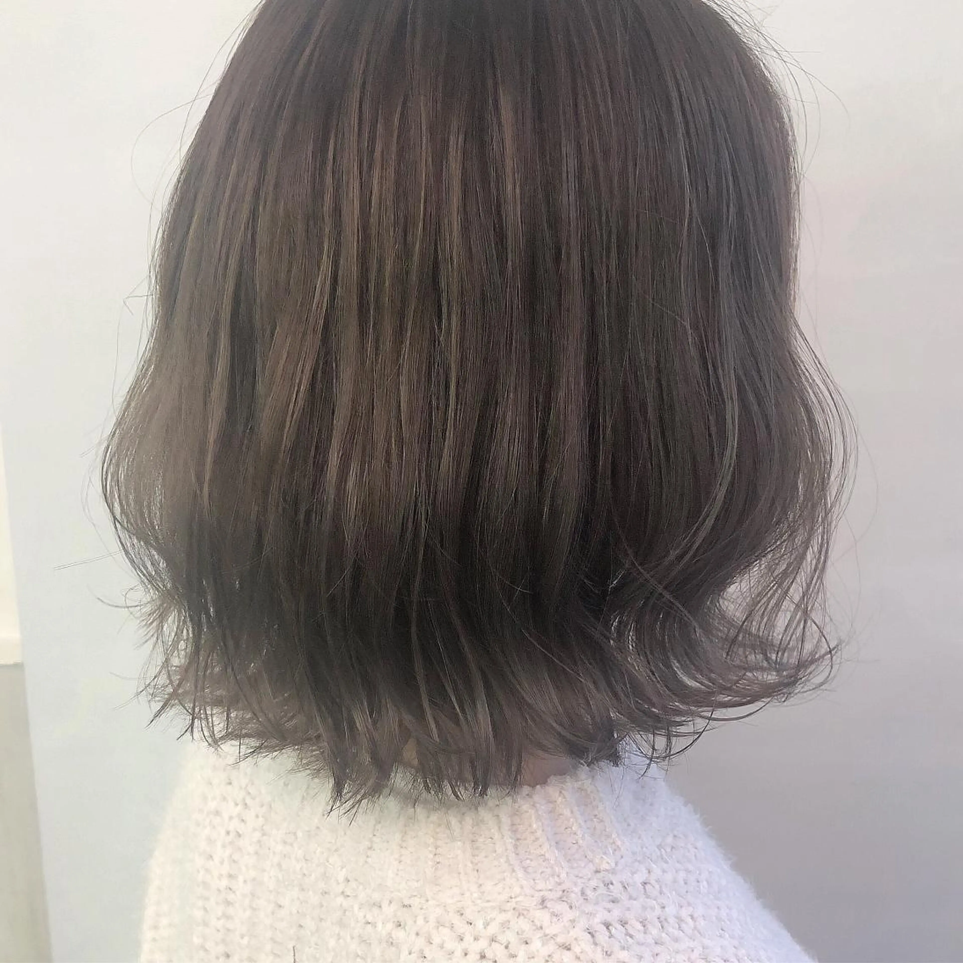 ミディアム カラー グレージュ ハイライトカラー ハイライト カット ヘアカラー 齋藤 咲のヘアスタイル