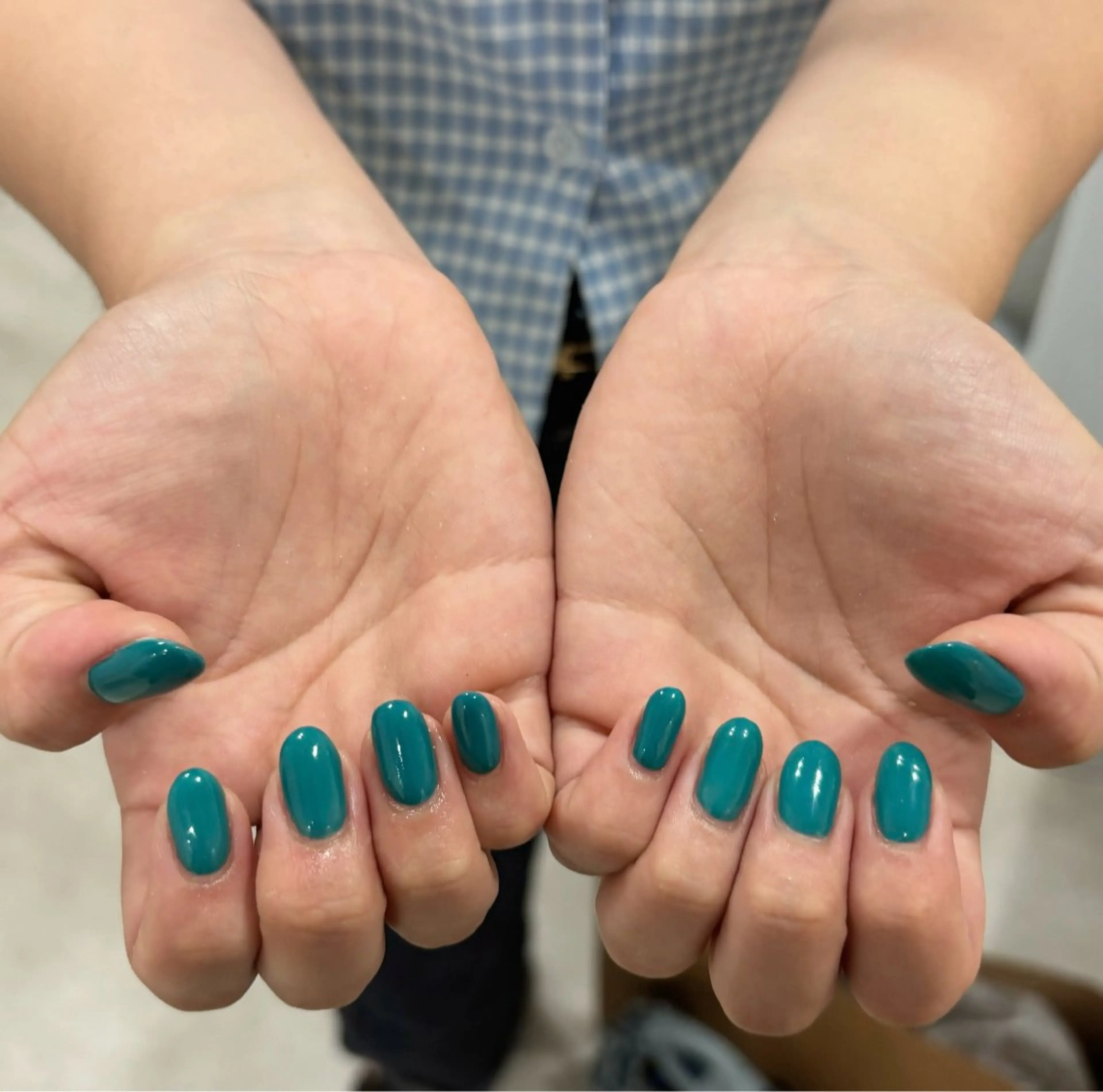 ネイル グリーン ワンカラーネイル ＿white所属・_white 上本町のネイルデザイン