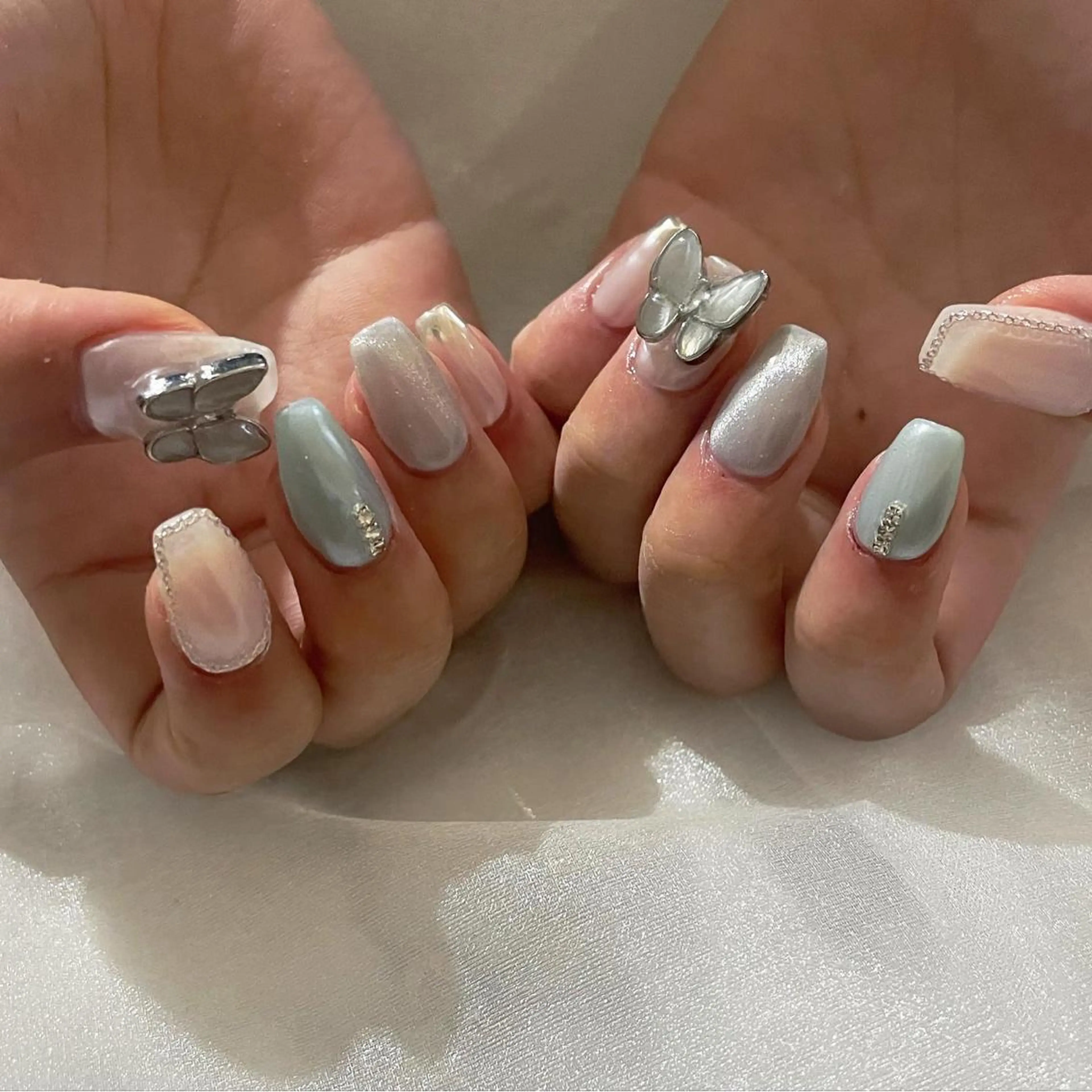 ネイル フレンチネイル ガーリー 水色 マグネットネイル ハンドネイル ハンドケア lyly.nail所属・lylynail YUUKAのネイルデザイン