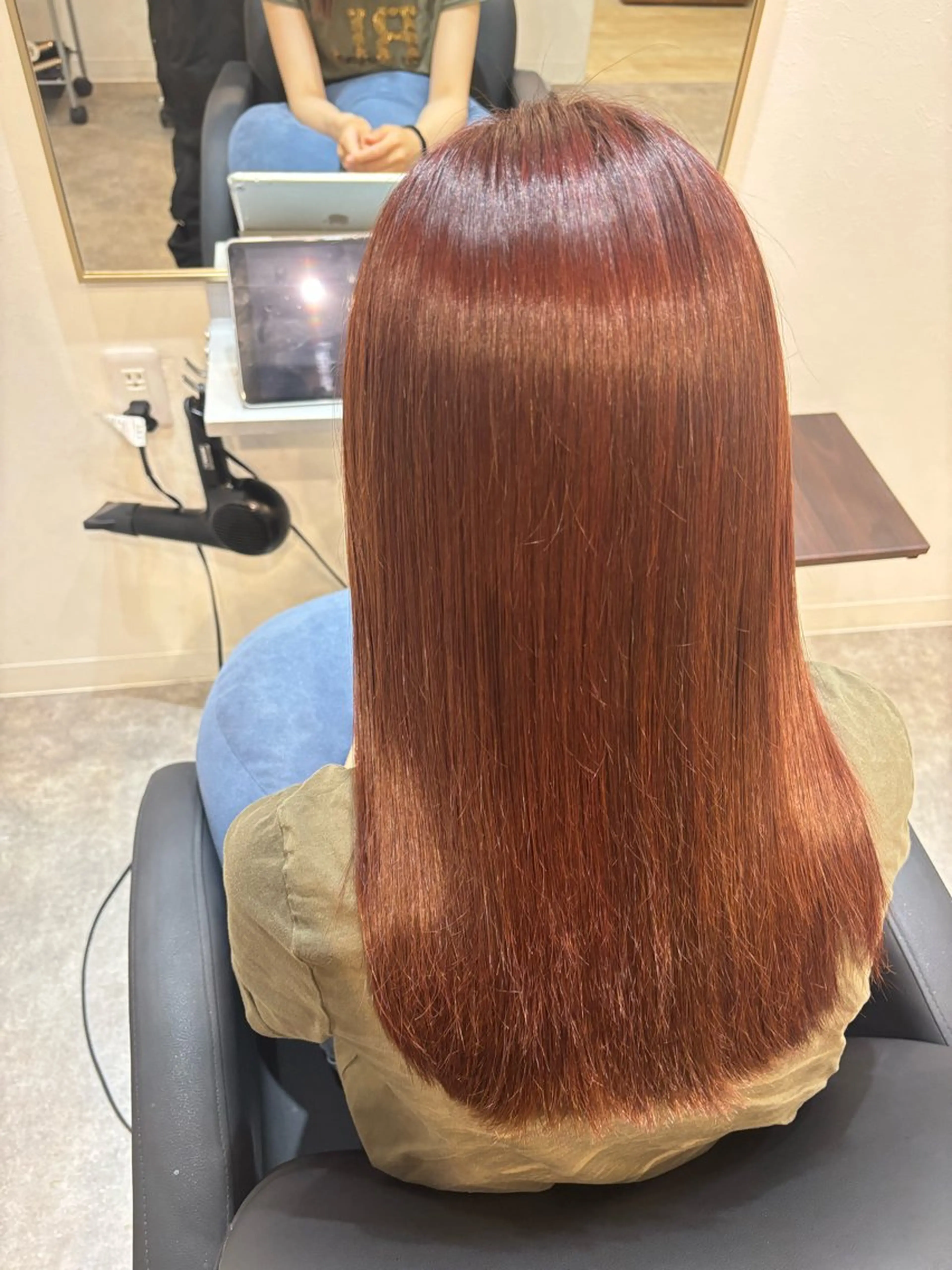 セミロング カラー ブリーチ ブラウンカラー ブリーチなしカラー ピンクカラー ピンクブラウン カット ヘアカラー 髪質改善 安田萌吾のヘアスタイル