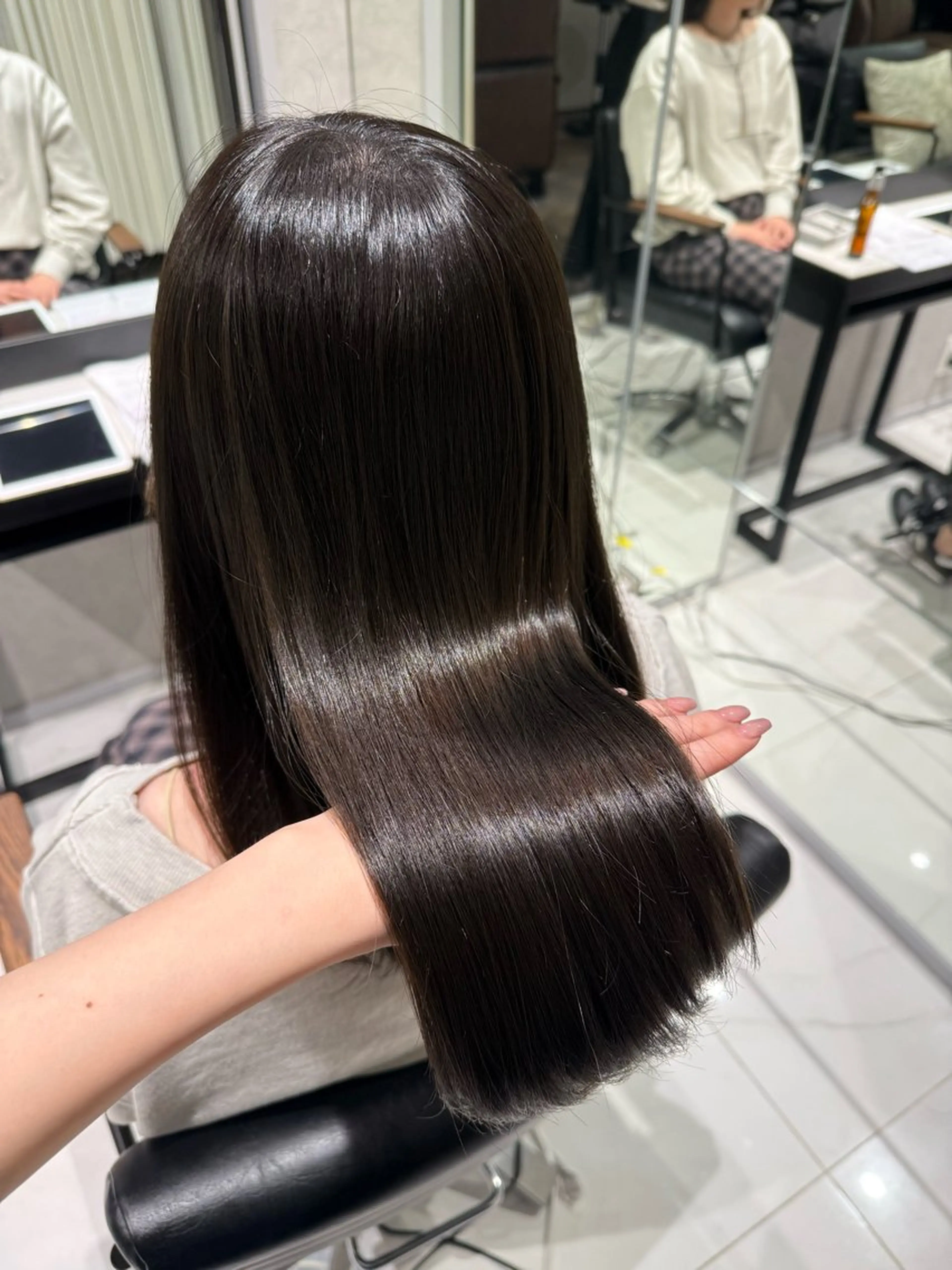 セミロング 艶ブラウン/赤み消し /盛れる顔周りのヘアスタイル