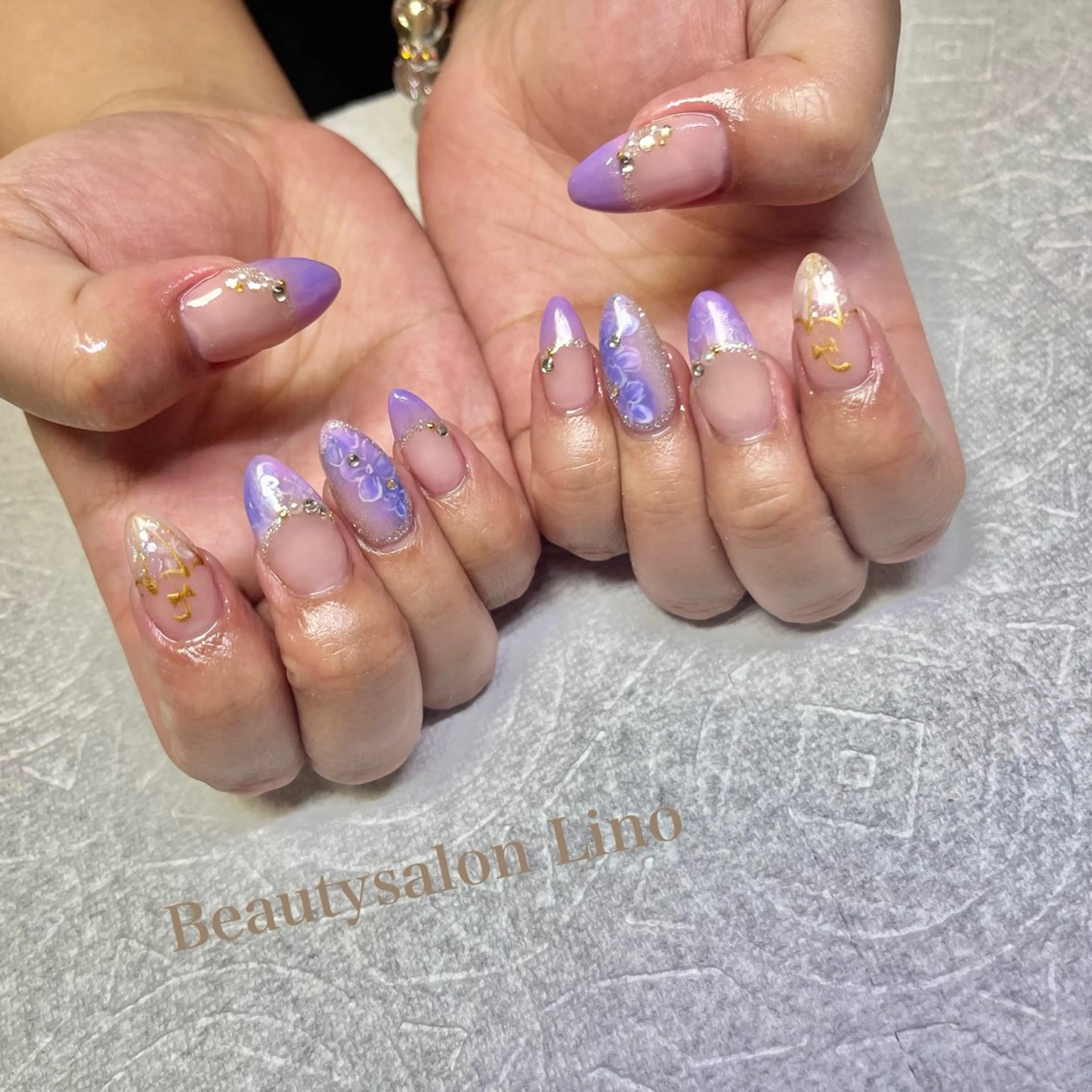 ネイル フラッシュネイル フットネイル フレンチネイル ジェルネイル ラメ(グリッター) ハンドネイル beautysalonLino所属・ネイルサロン ⭐︎Linoのその他イメージ