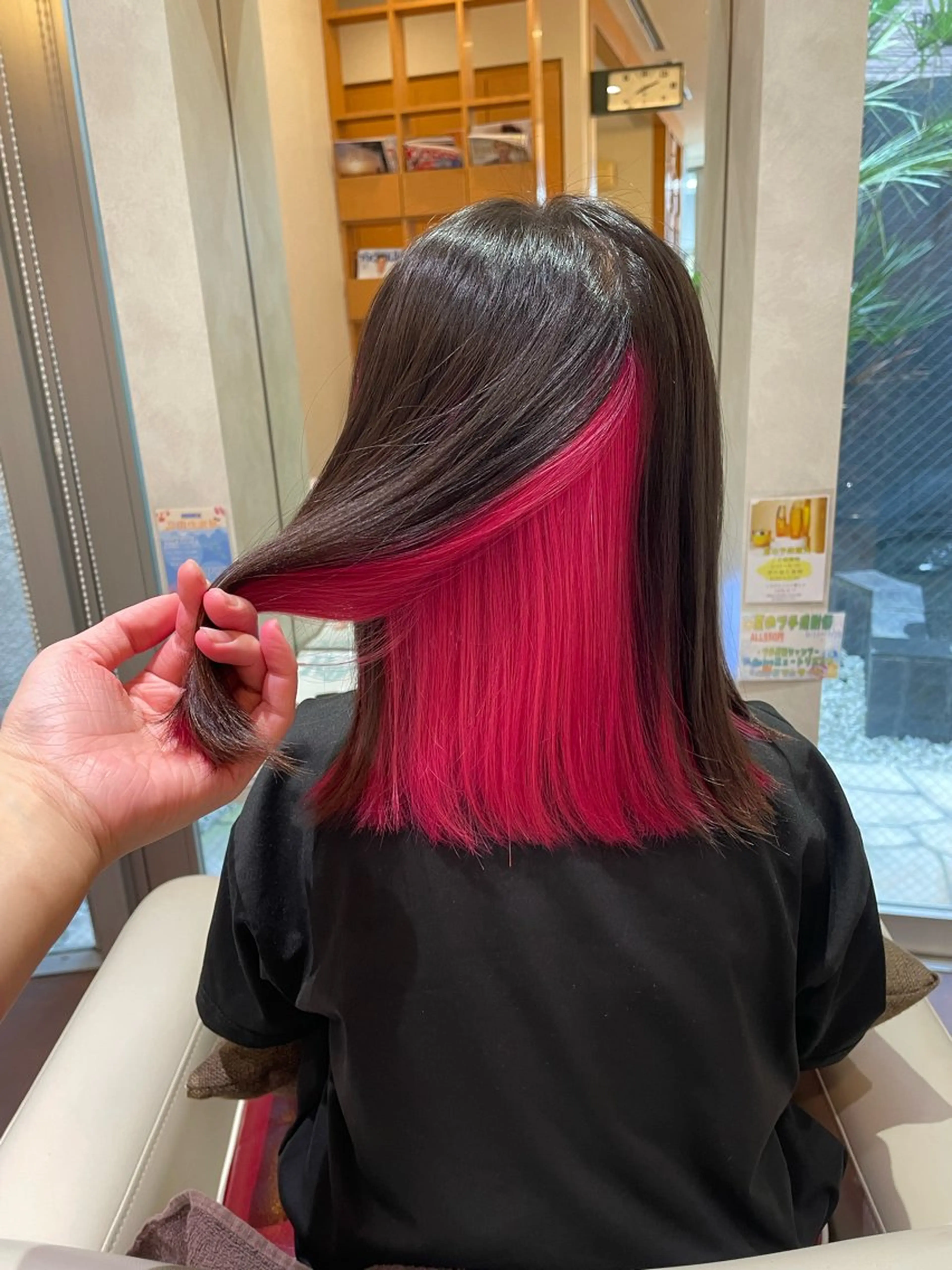 カラー キッズ ブリーチ インナーカラー ピンクカラー VISAGEplus所属・扇 空のヘアスタイル