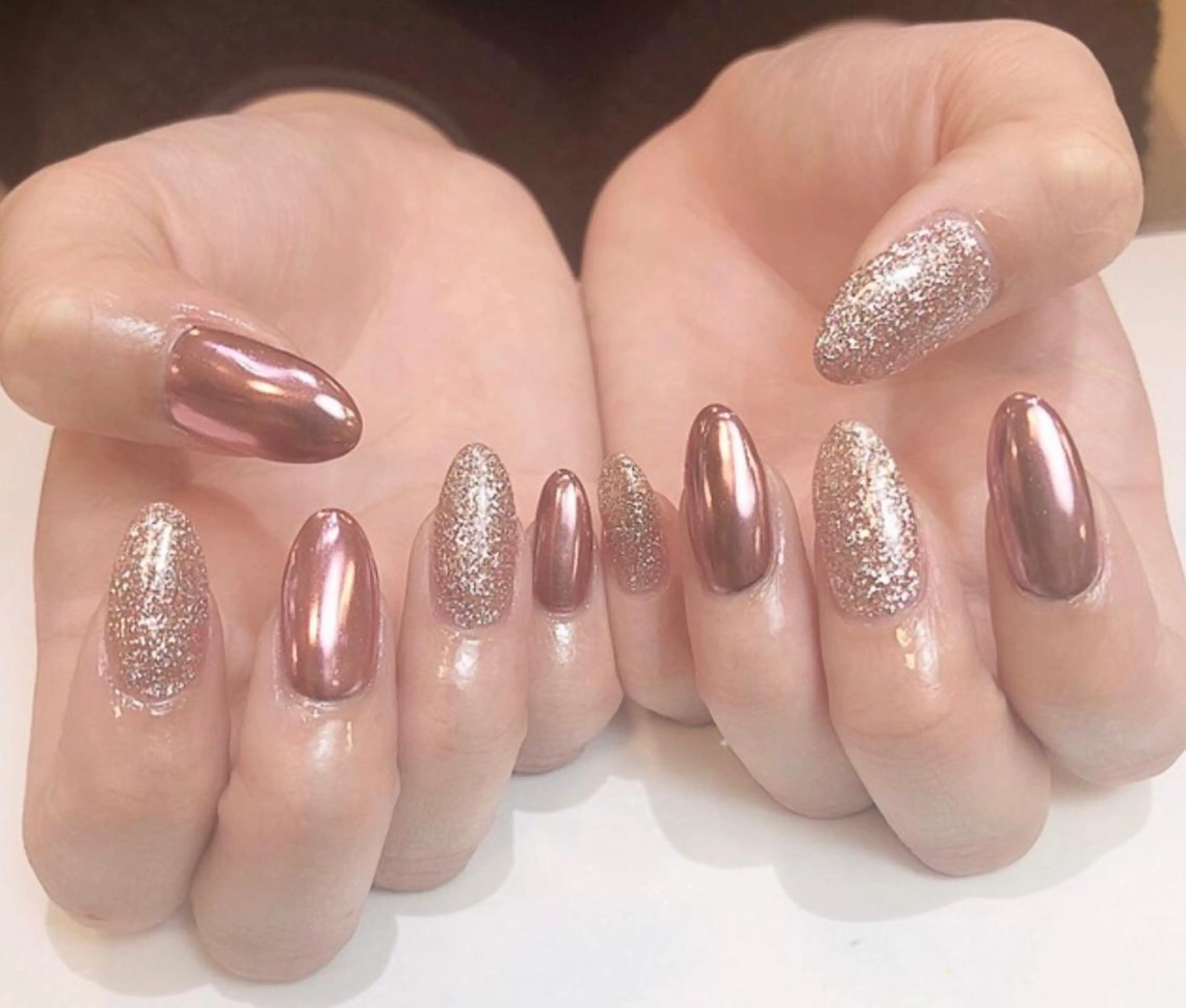 ミラー、オーロラネイルの写真