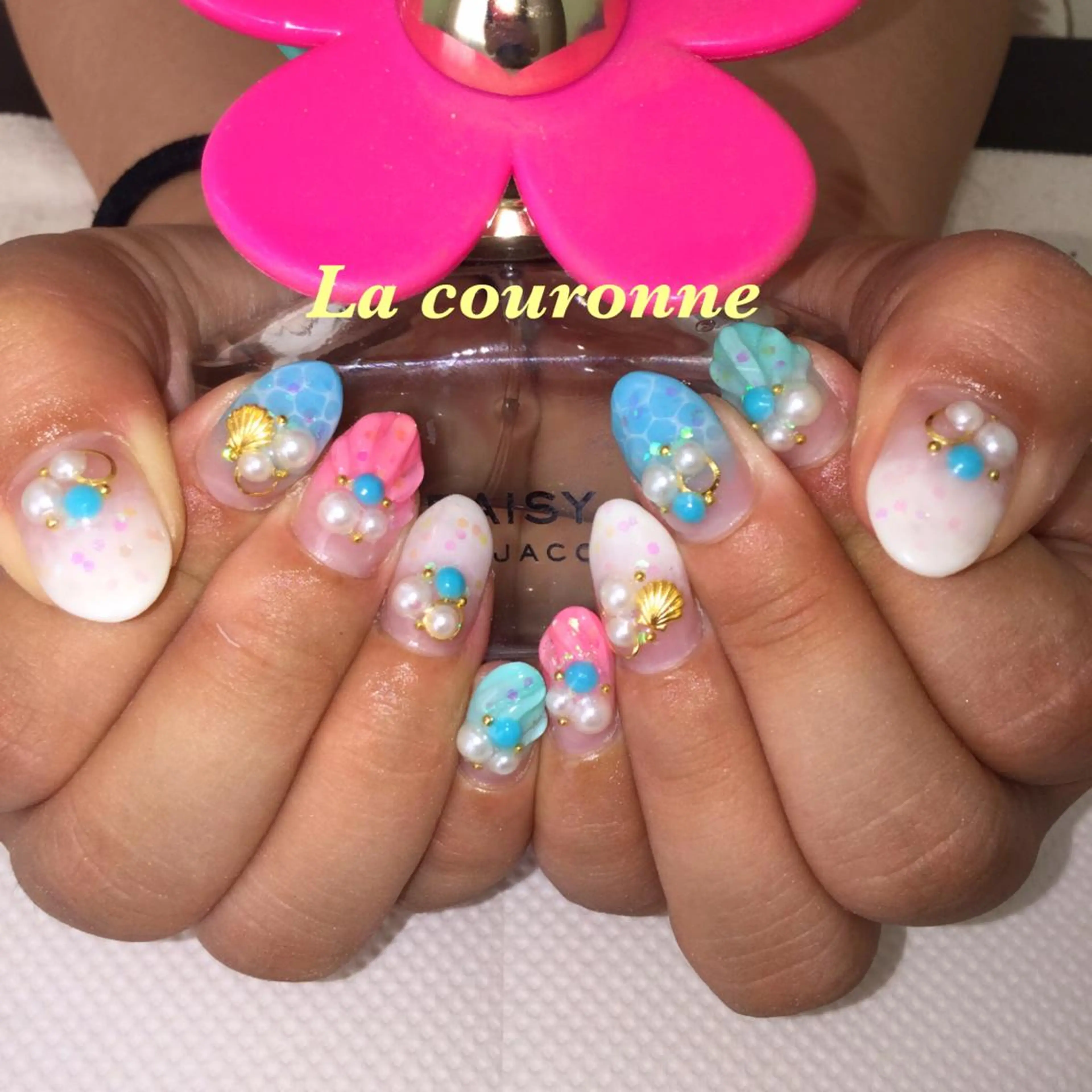 ネイル 持ち込み Lacouronne NATSUMIのネイルデザイン