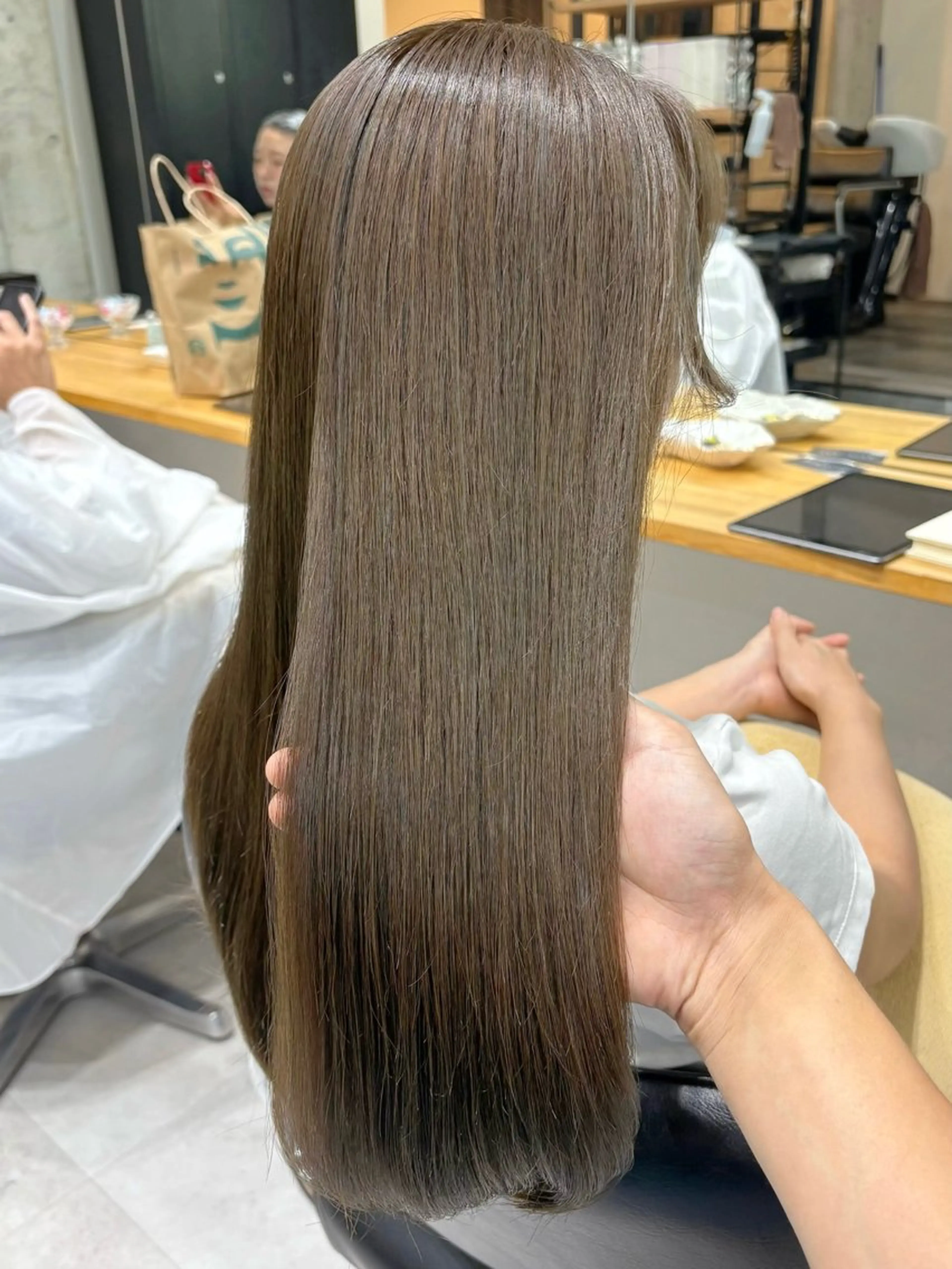 ロング カラー ベージュ/グレージュ 恵比寿/丸山陽平のヘアスタイル