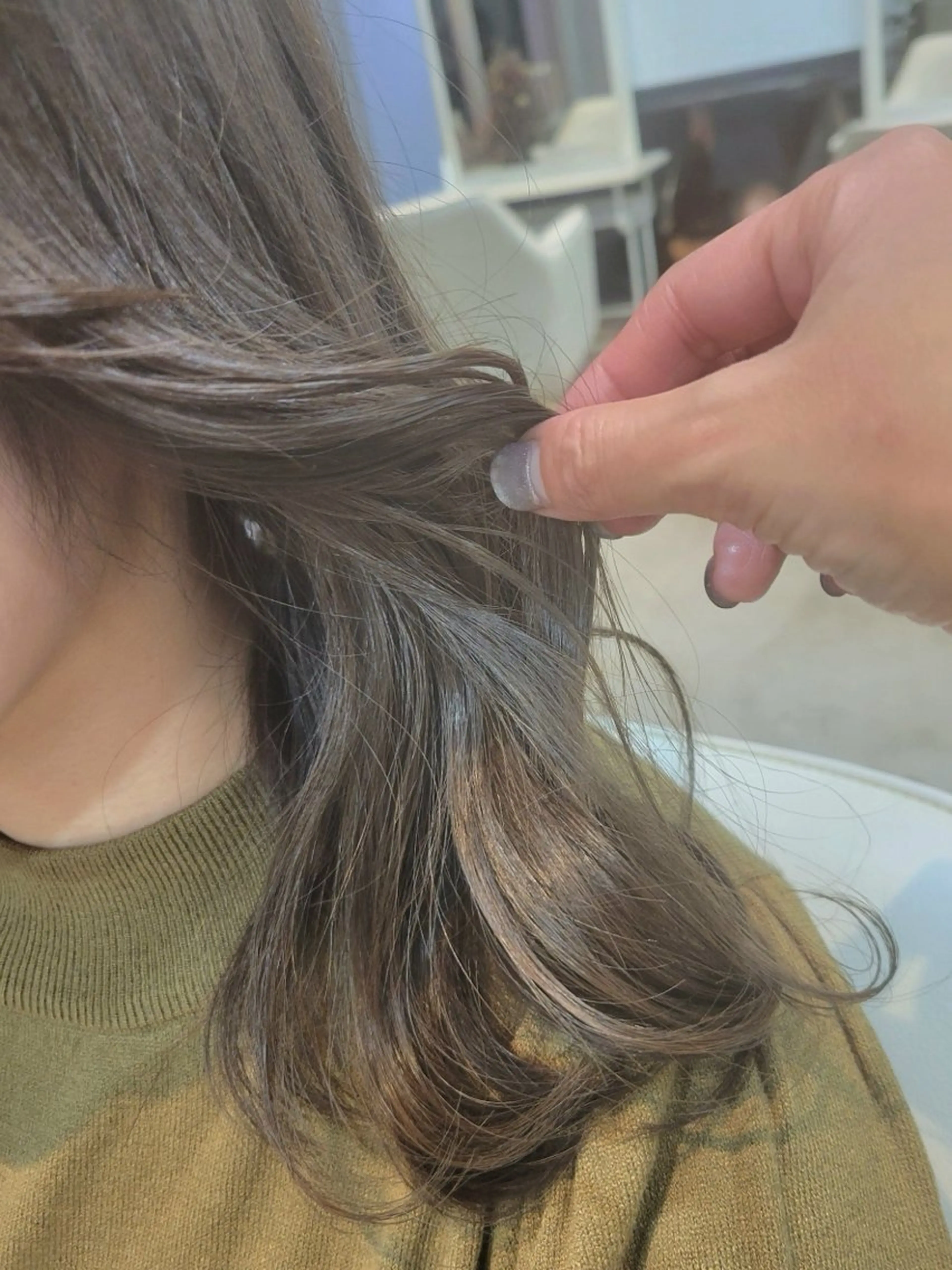 セミロング ツヤ感ナチュラル 野口晴菜のヘアスタイル