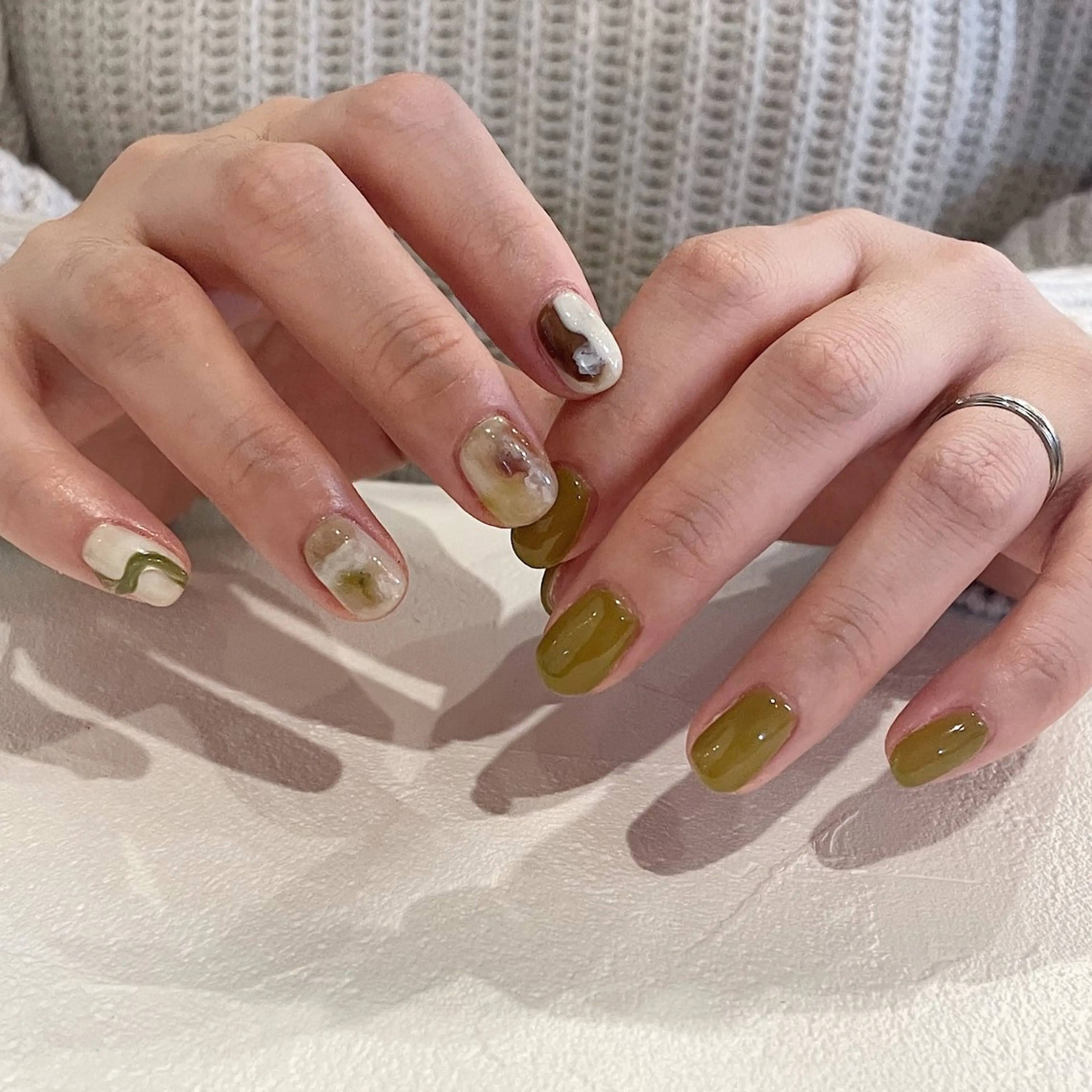 ネイル ブラウン フレンチネイル マグネットネイル ニュアンスネイル オフィスネイル ハンドネイル Lull ネイル/ HBL/ハンドケアのネイルデザイン