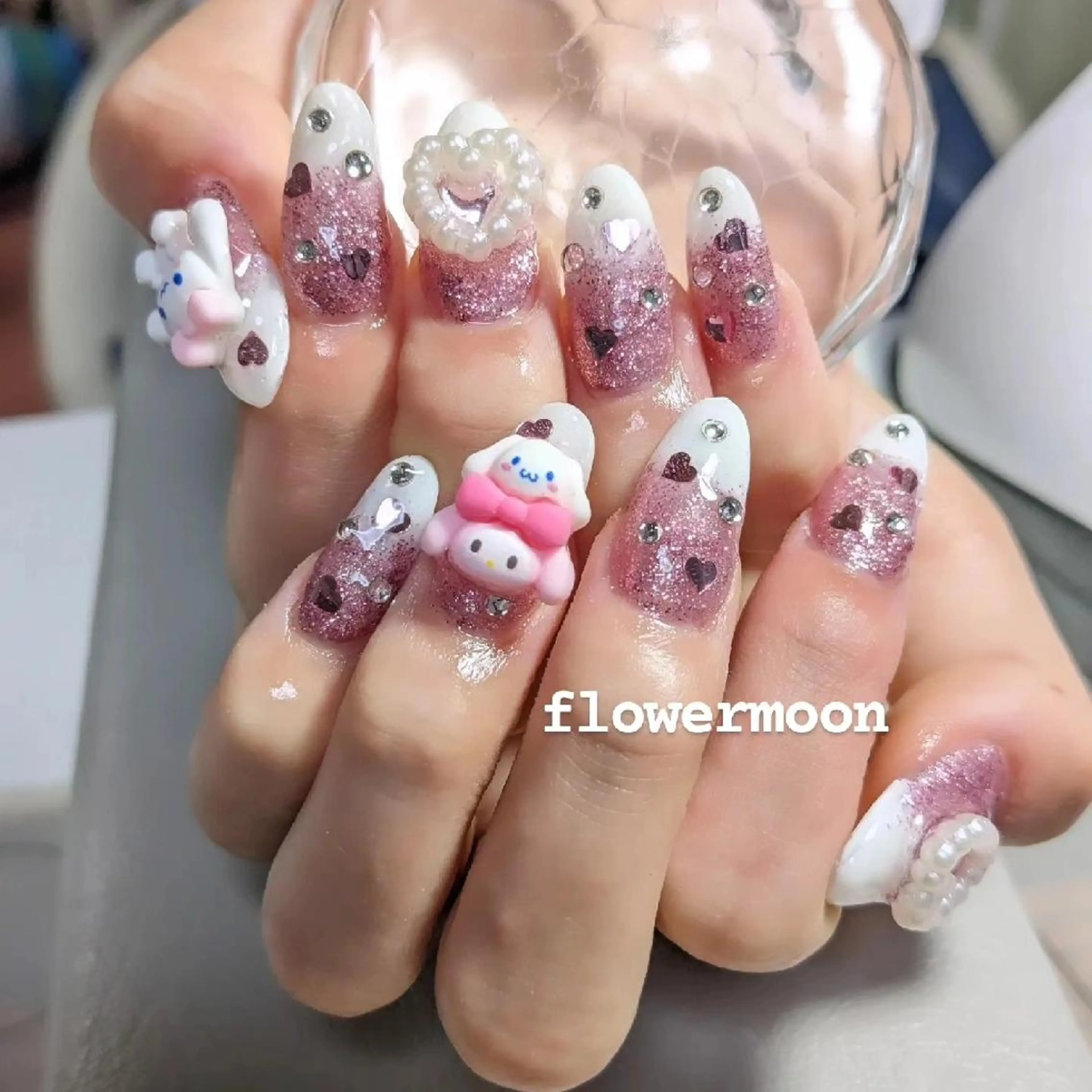 ネイル グラデーション ラメ(グリッター) 持ち込み フラワー ムーンのネイルデザイン