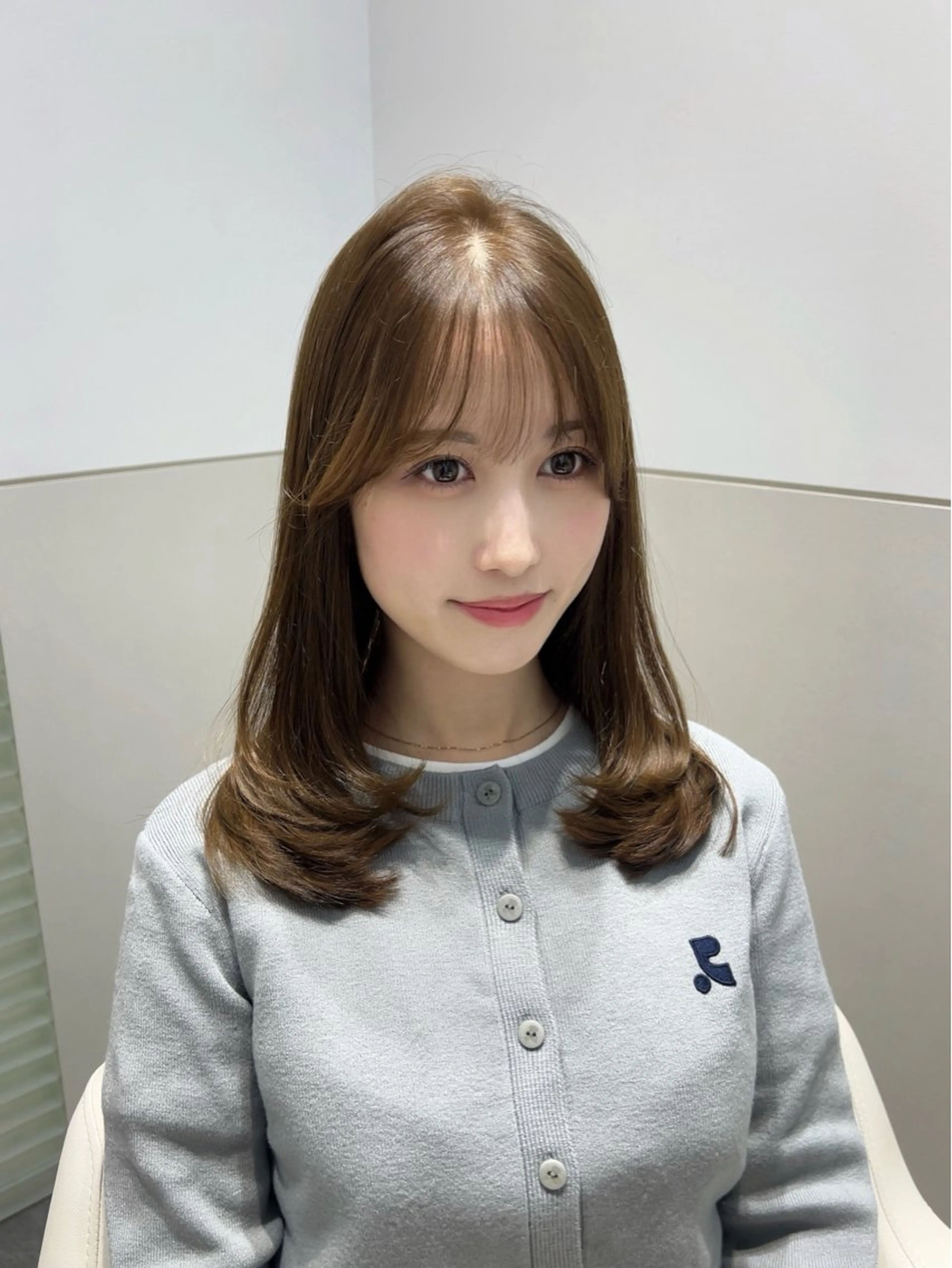 ミディアム カラー ベージュカラー オリーブベージュ カット ヘアカラー トリートメント 🩷韓国ヘア/ミディ アム🩷Maikaのヘアスタイル