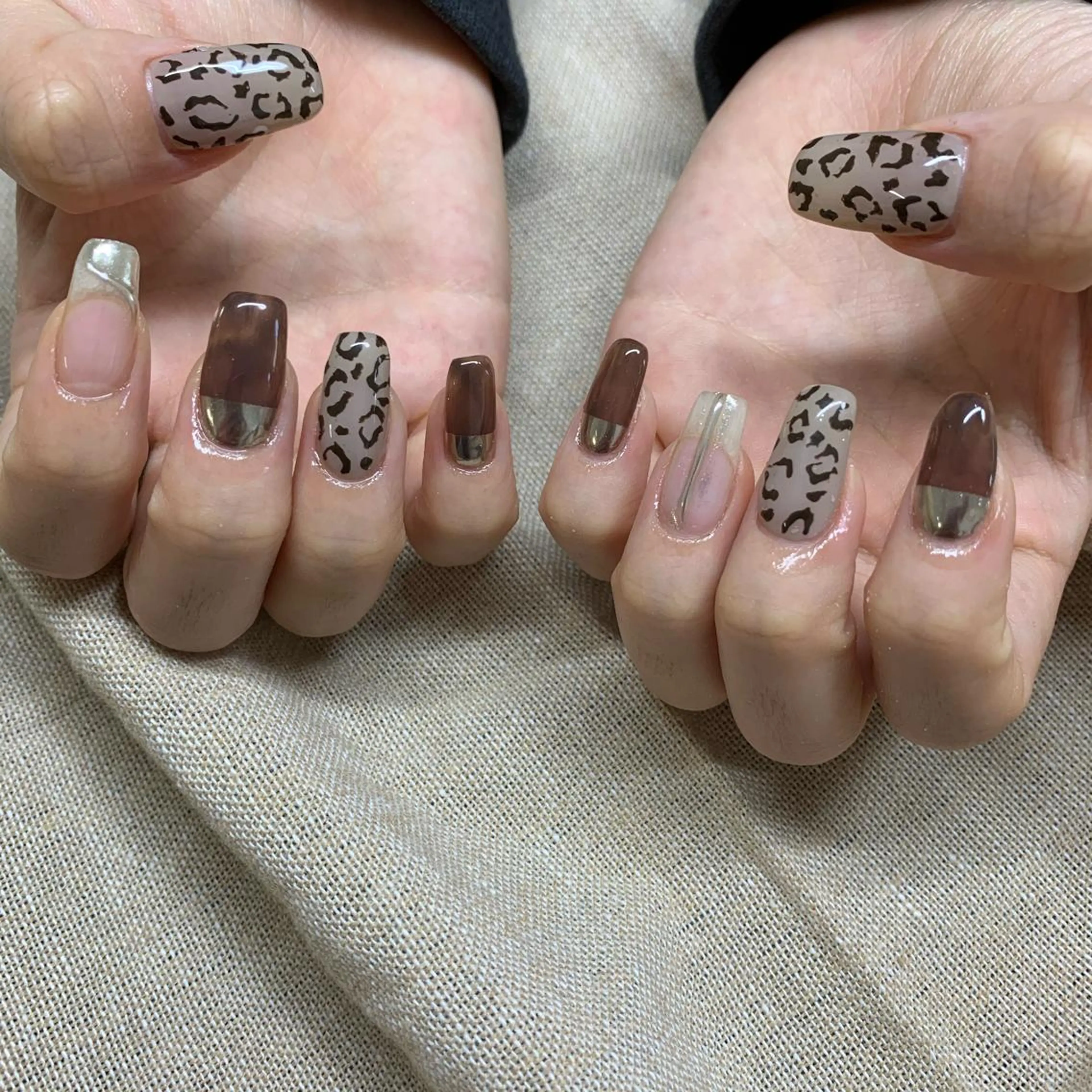 ネイル アニマル柄 ブラウン シルバー charme所属・. SHIORIのネイルデザイン