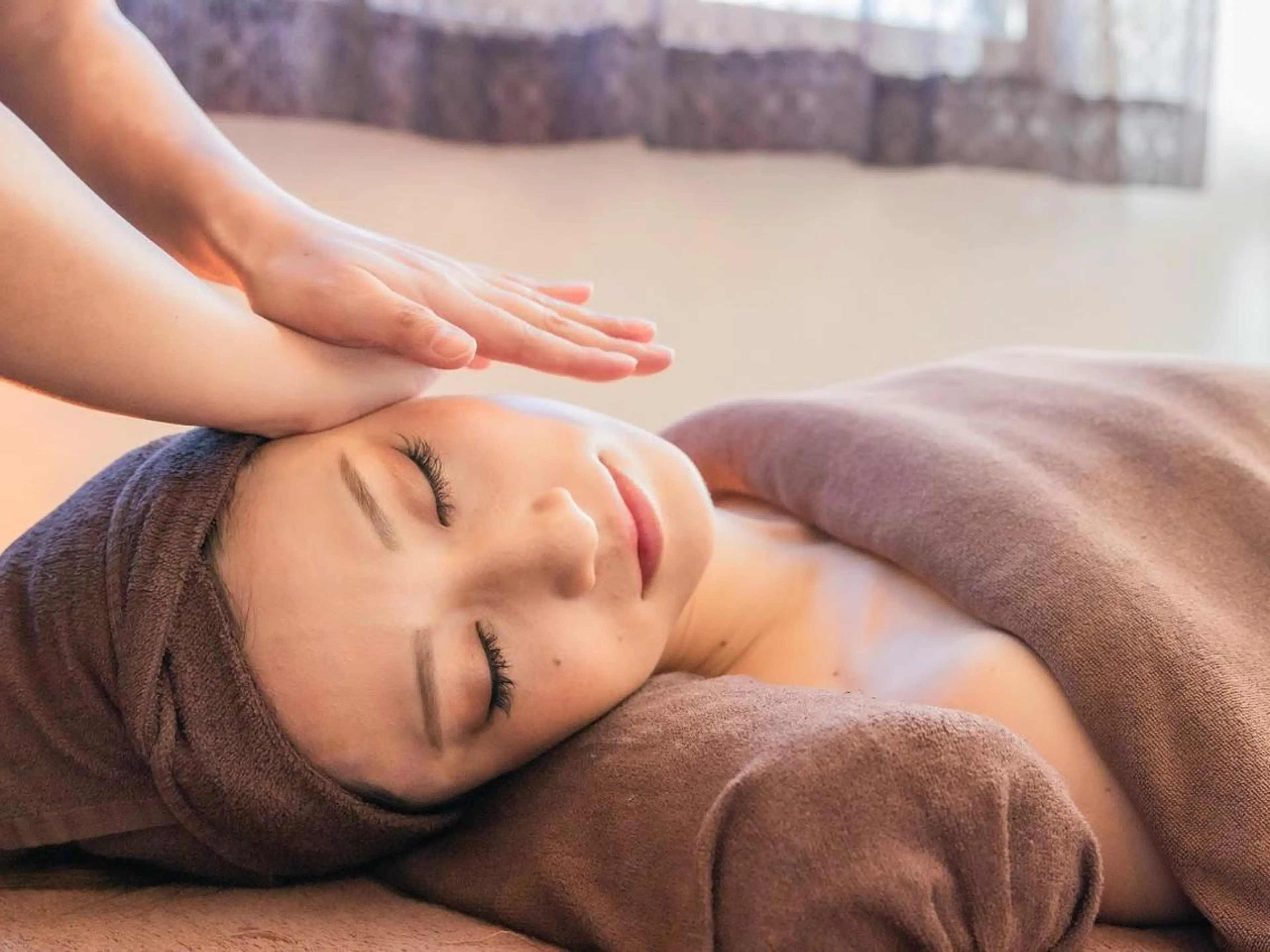 《人気No.1☆身体の土台からキチンと小顔》骨盤調整付♪小顔調整60分 6900円　小顔/エラはり/たるみ/頬骨/くまの写真