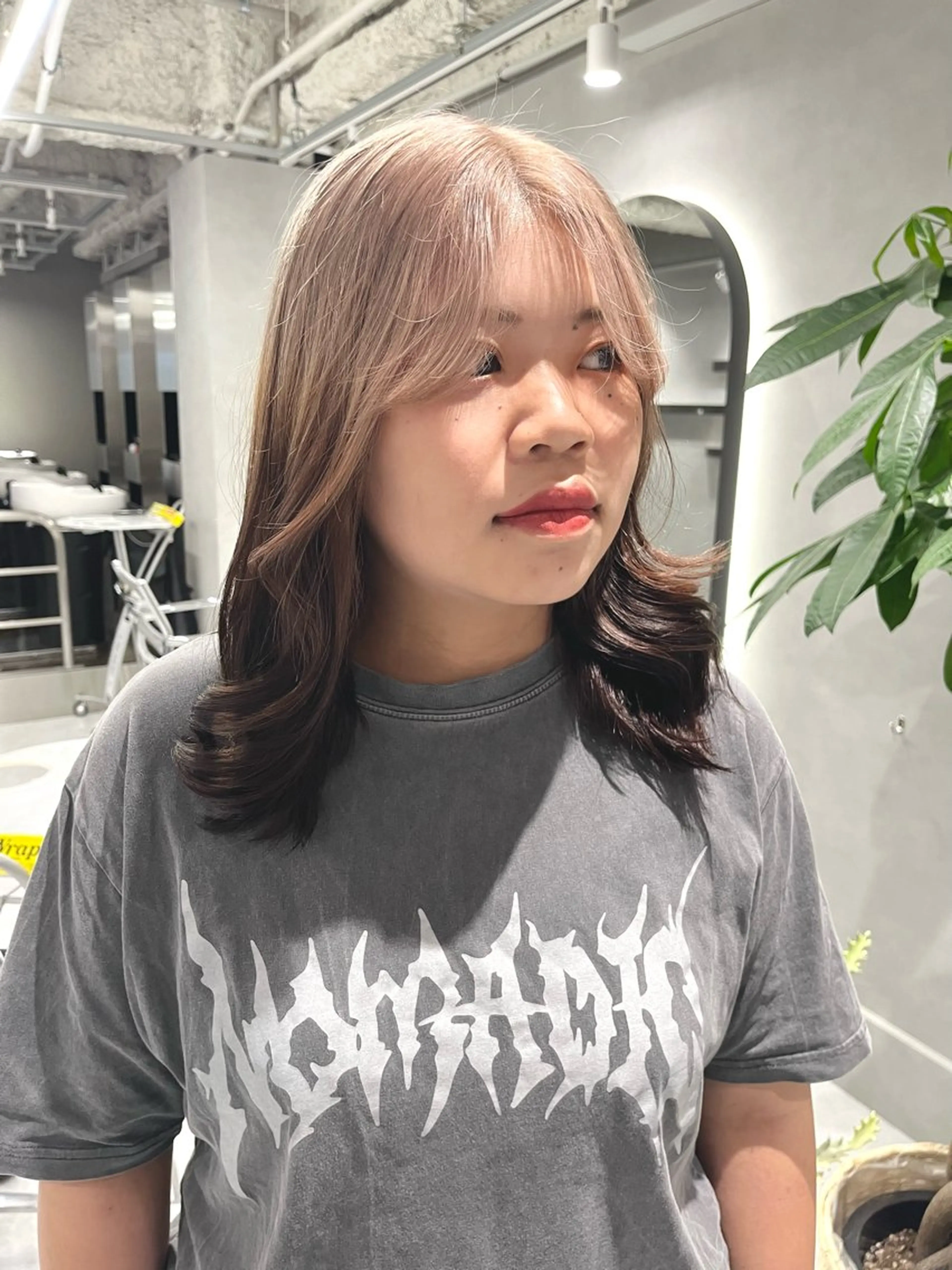 セミロング カラー 暖色ハイトーン特化 🥇Mioのヘアスタイル