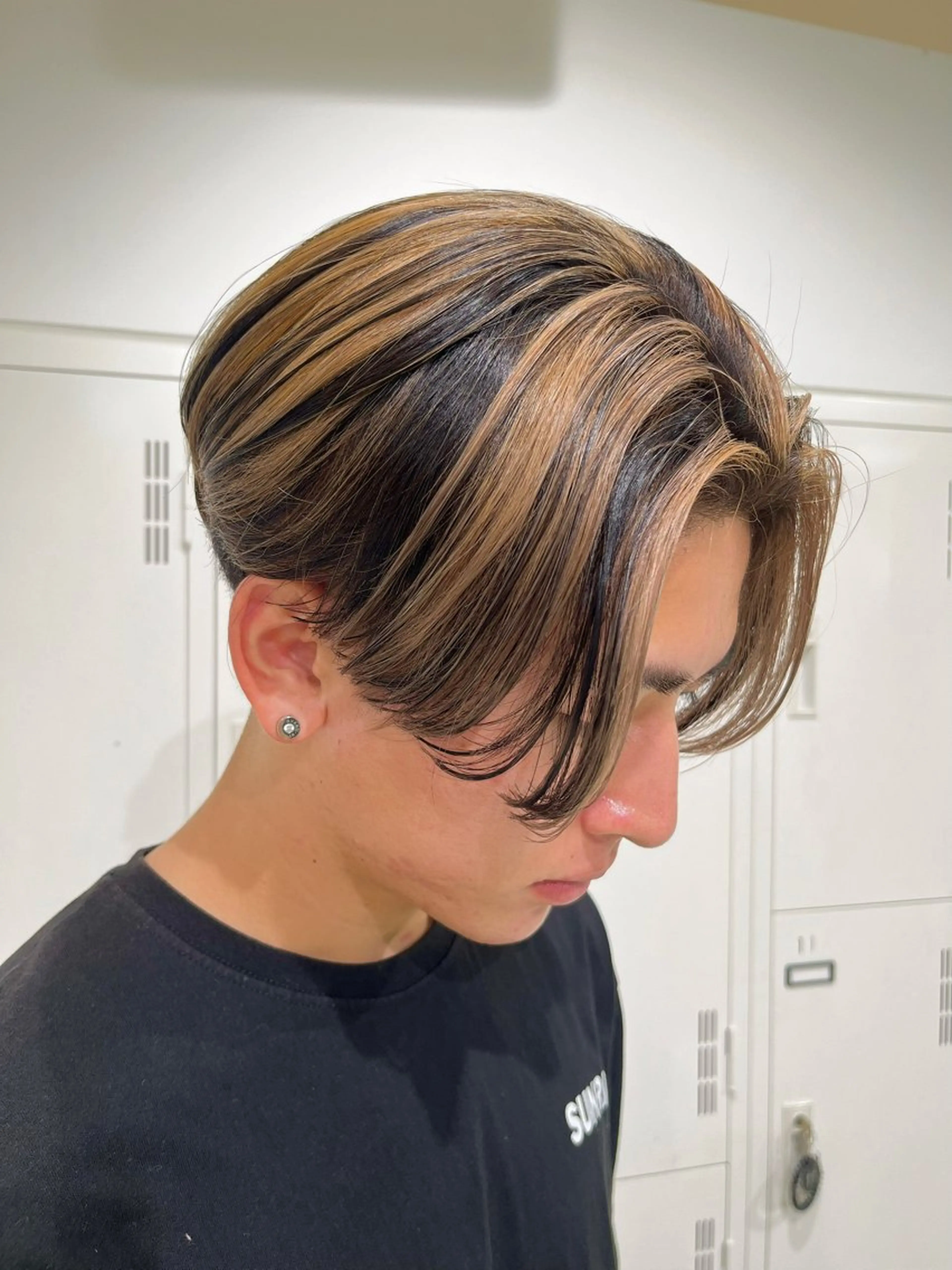 ショート カラー メンズ センターパート メンズハイライト メンズウルフカット ハイライトカラー ハイライト カット ヘアカラー トリートメント メンズヘア専門🦊 RYOKAのヘアスタイル