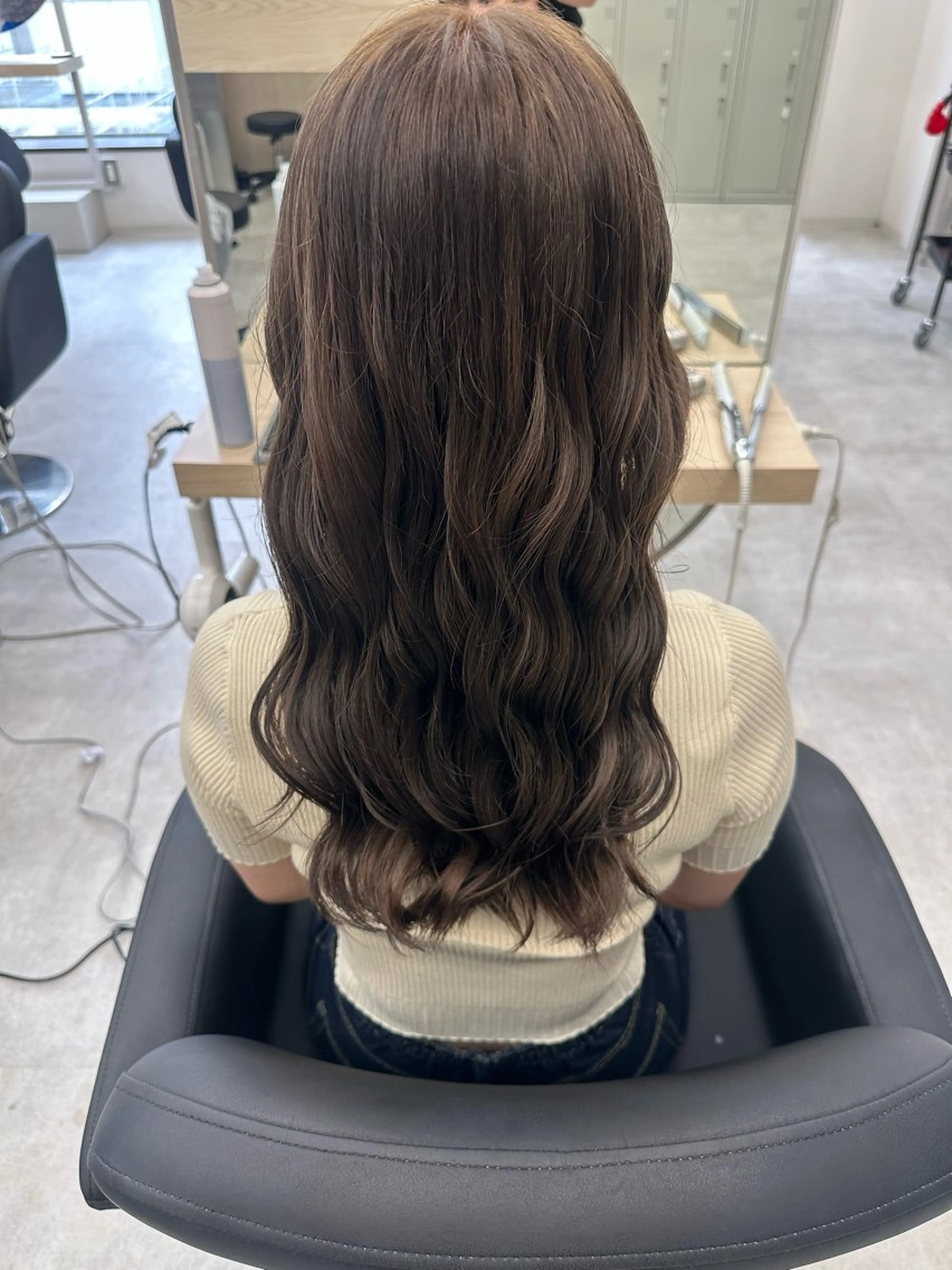 ロング カラー グレージュ MOE ~ EIGHT ~のヘアスタイル