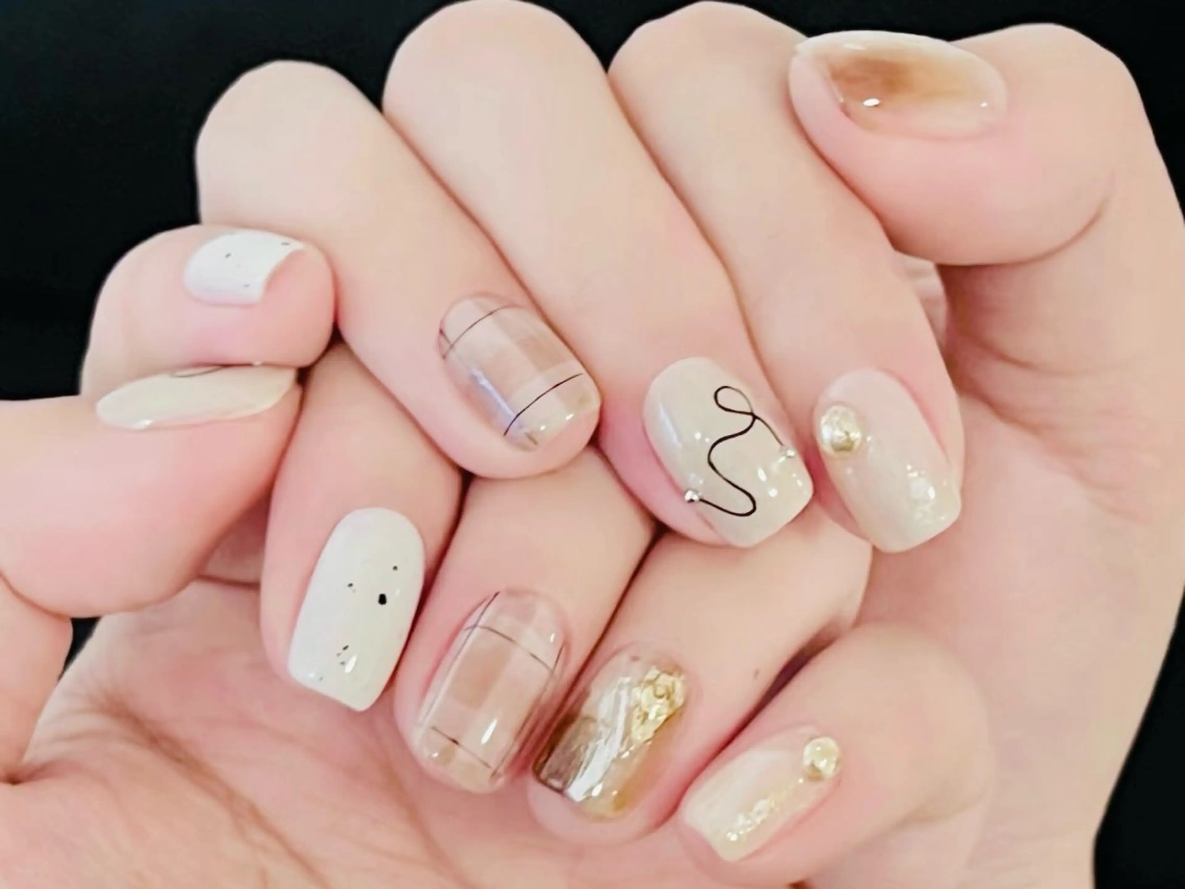 ネイル アートネイル カジュアル ゴールド シンプルネイル ハンドネイル ハンドケア DarkHoney 池袋店のネイルデザイン