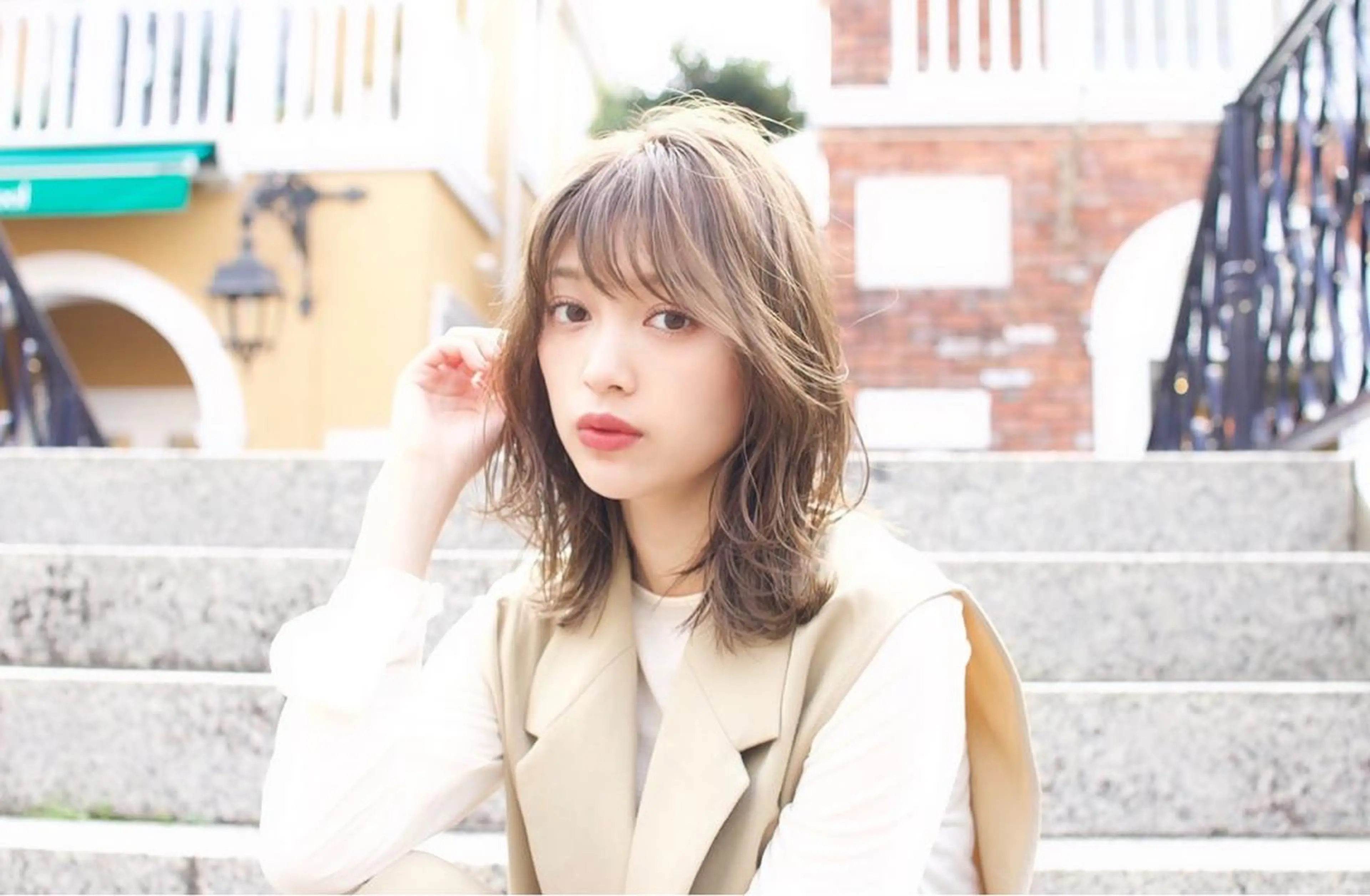 ミディアム レイヤーカット 鎌倉 彩のヘアスタイル