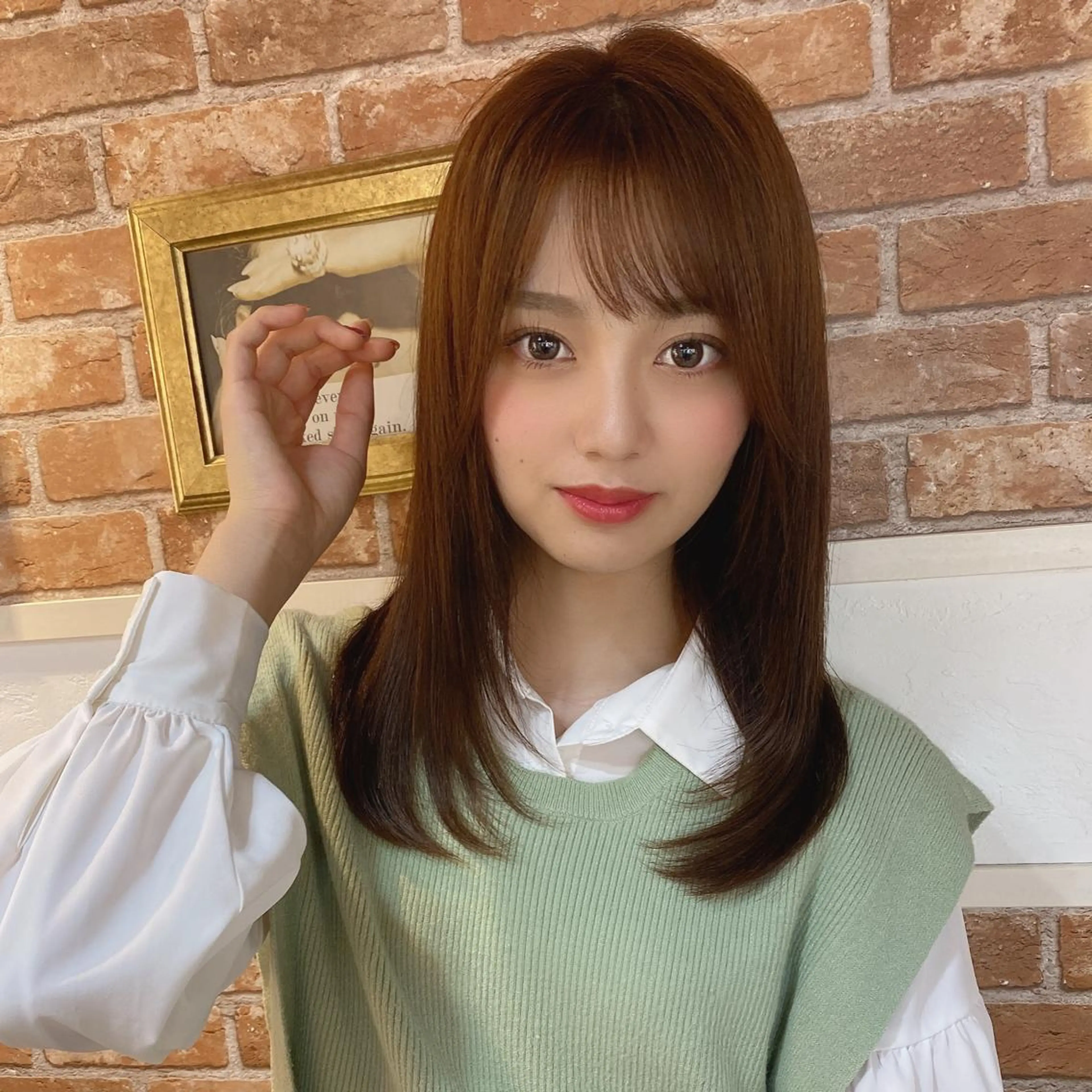 セミロング レイヤーカット 山本翔一郎 韓国顔周りレイヤーのヘアスタイル