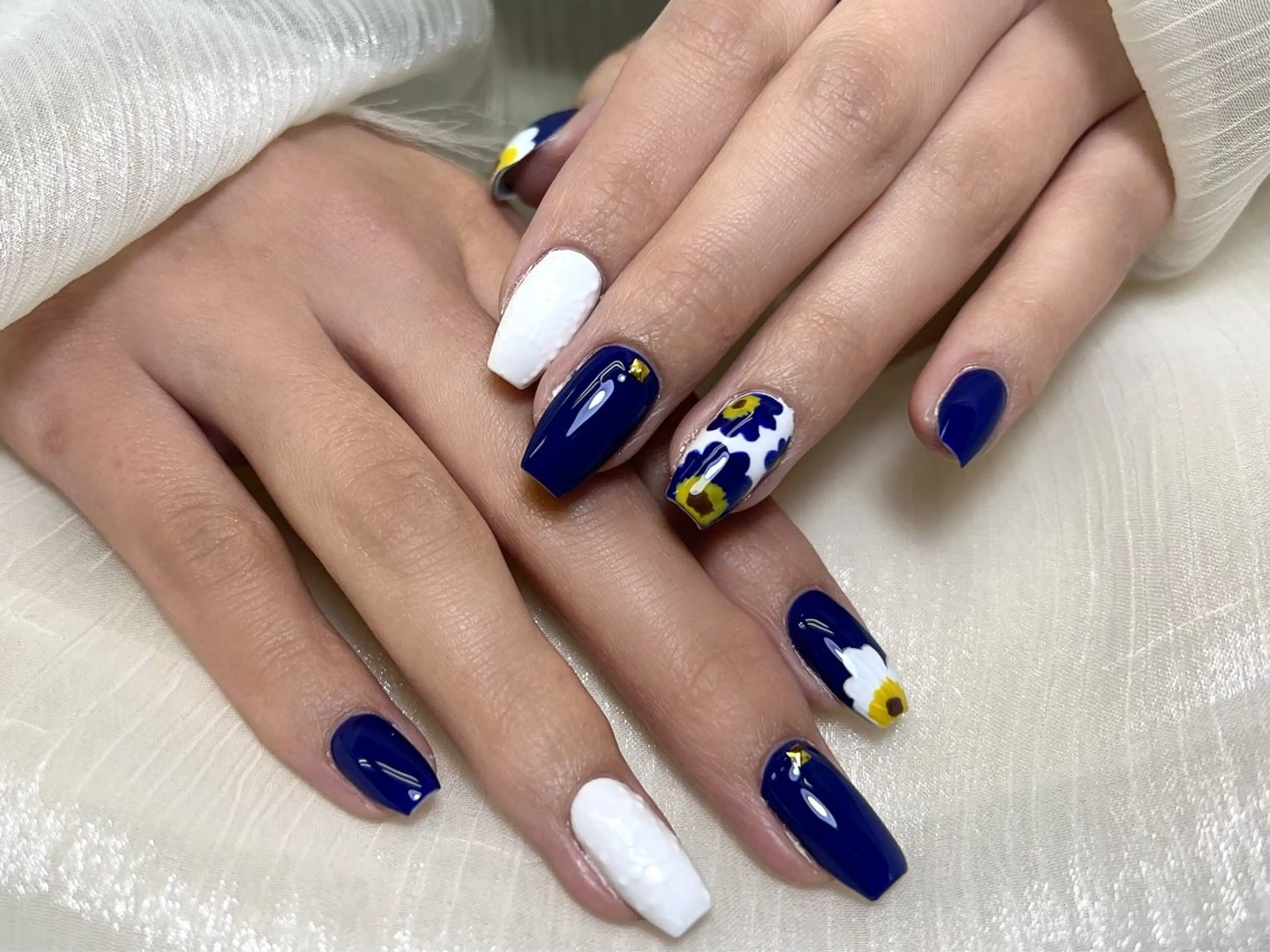 ネイル フレンチネイル ジェルネイル 持ち込み オフィスネイル ワンカラーネイル ハンドネイル ハンドケア PIPPY NAILSのネイルデザイン
