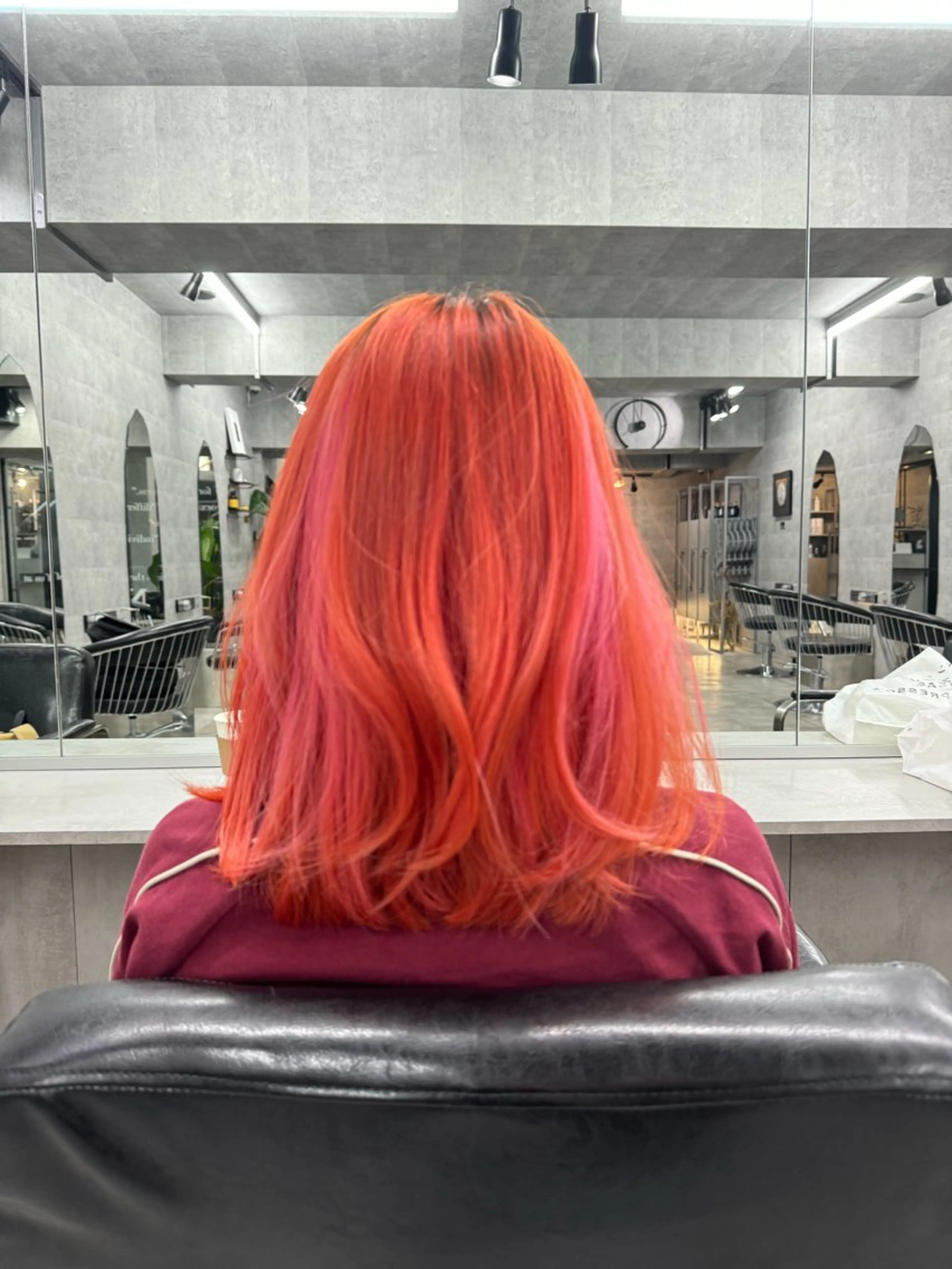 髪質改善ケアカラー✨（シャンプーブロー代込み）　ミニモ学割　　　　　濃度の濃いプレックス配合で髪の毛のハリコシアップ⤴️の写真