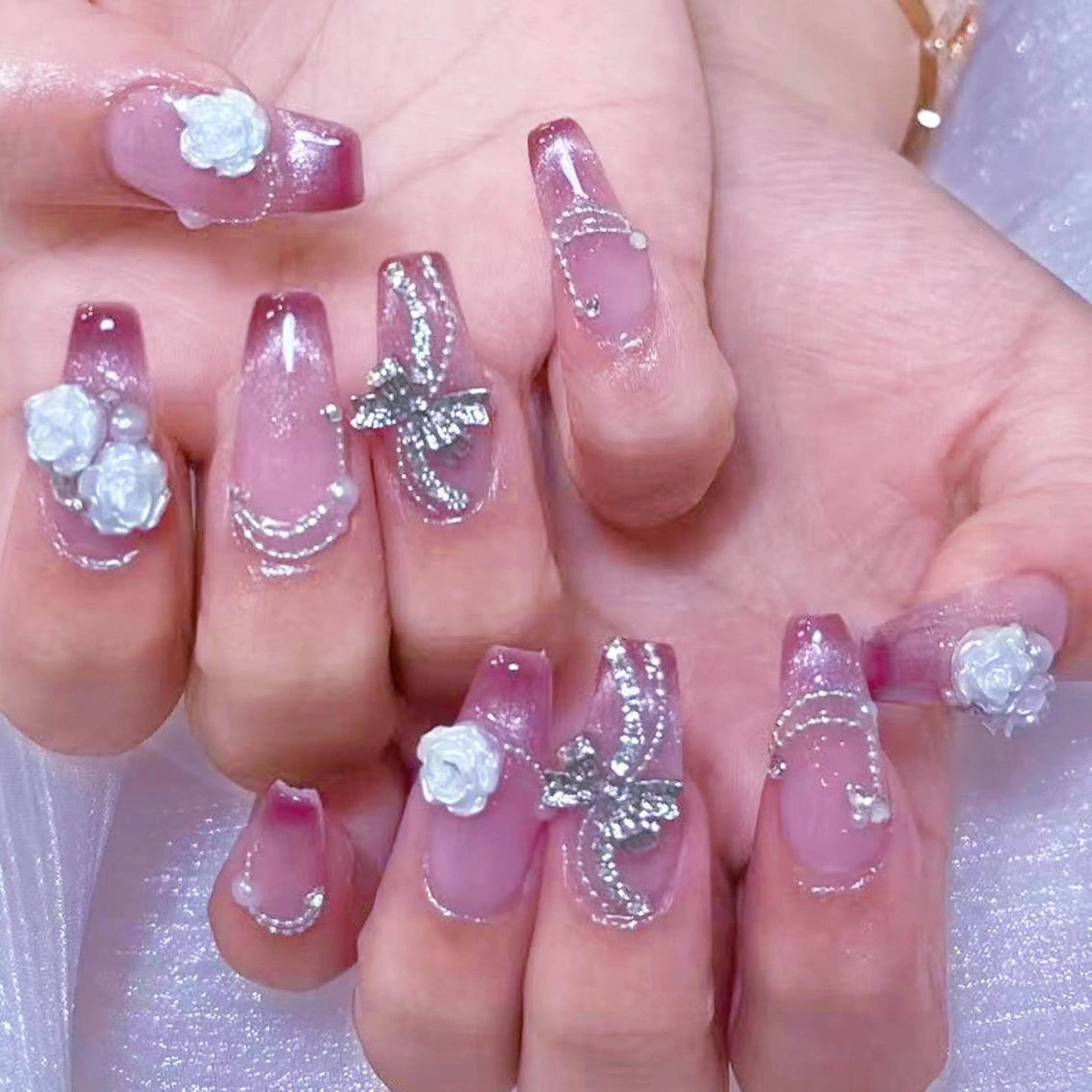 ネイル アートネイル オーロラネイル ガーリー キラキラネイル 韓国ネイル ハンドネイル DIANMOND NAIL🌸のネイルデザイン