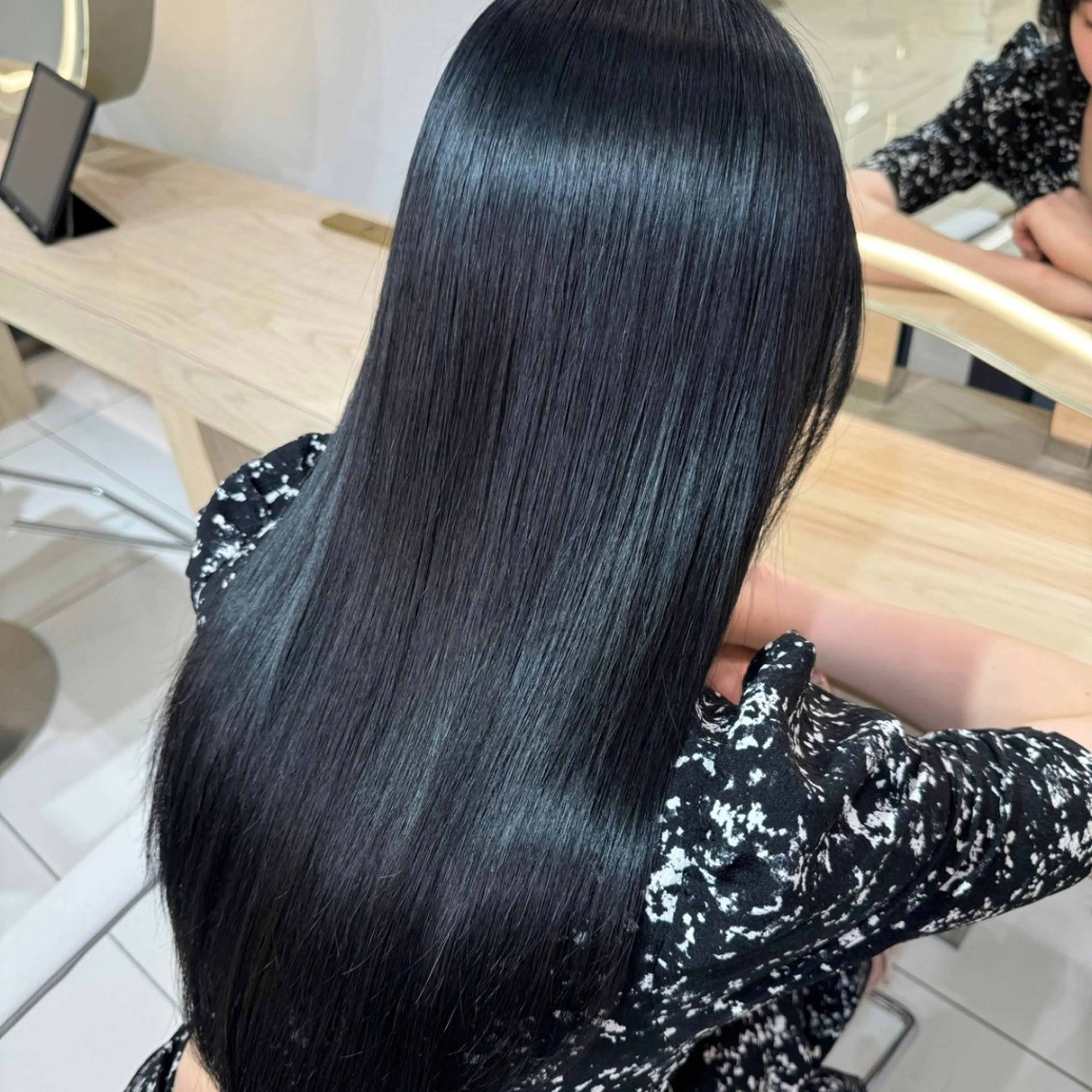 ロング パーマ 髪質改善 縮毛矯正 トリートメント 顔まわりカット/ カラー/西野和裕のヘアスタイル