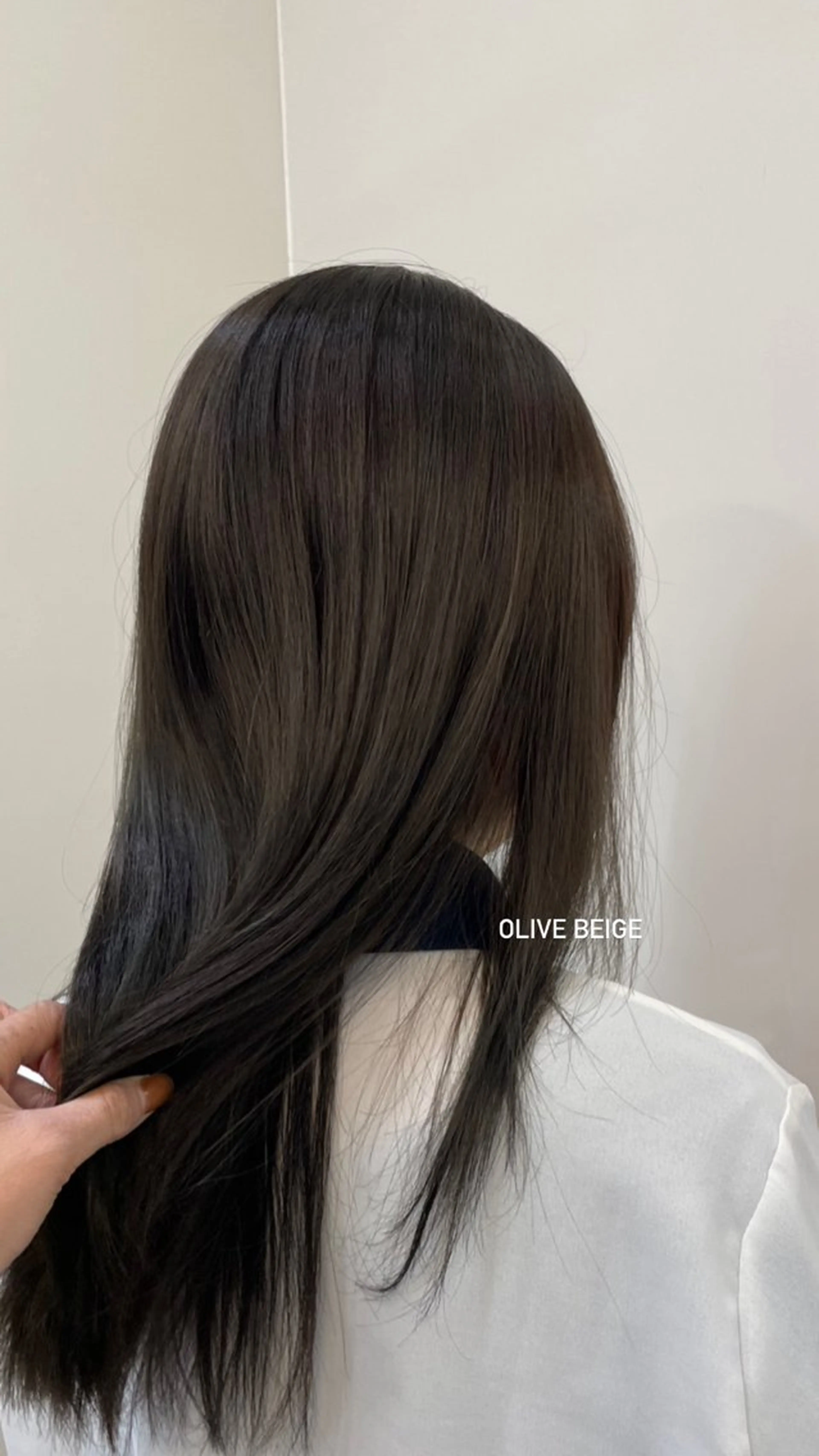 セミロング elena byartefice所属・安達 萌花のヘアスタイル