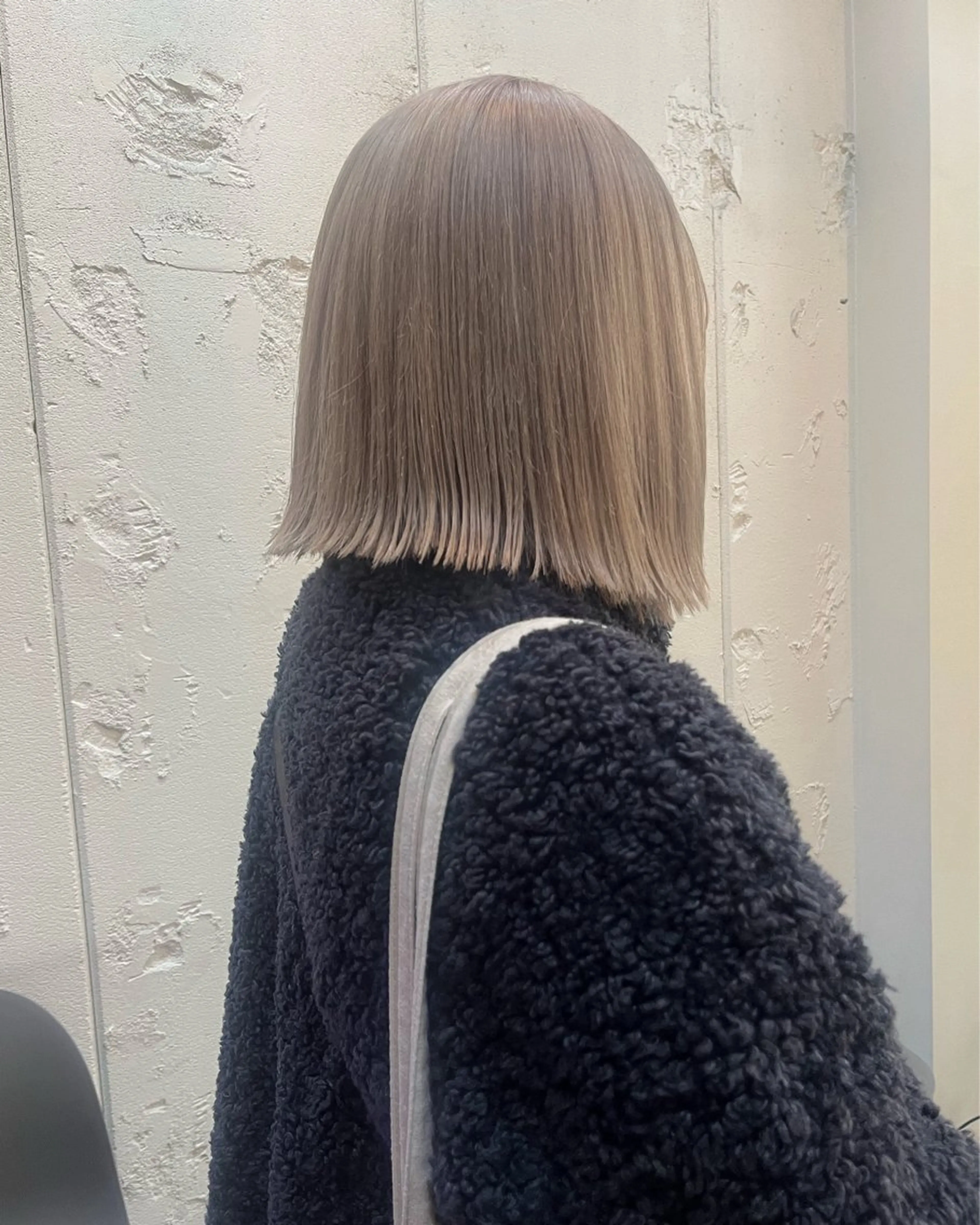 ショート カラー ベージュカラー ブリーチ ホワイトベージュ カット ヘアカラー トリートメント ハイトーン🦢 Natsumiのヘアスタイル