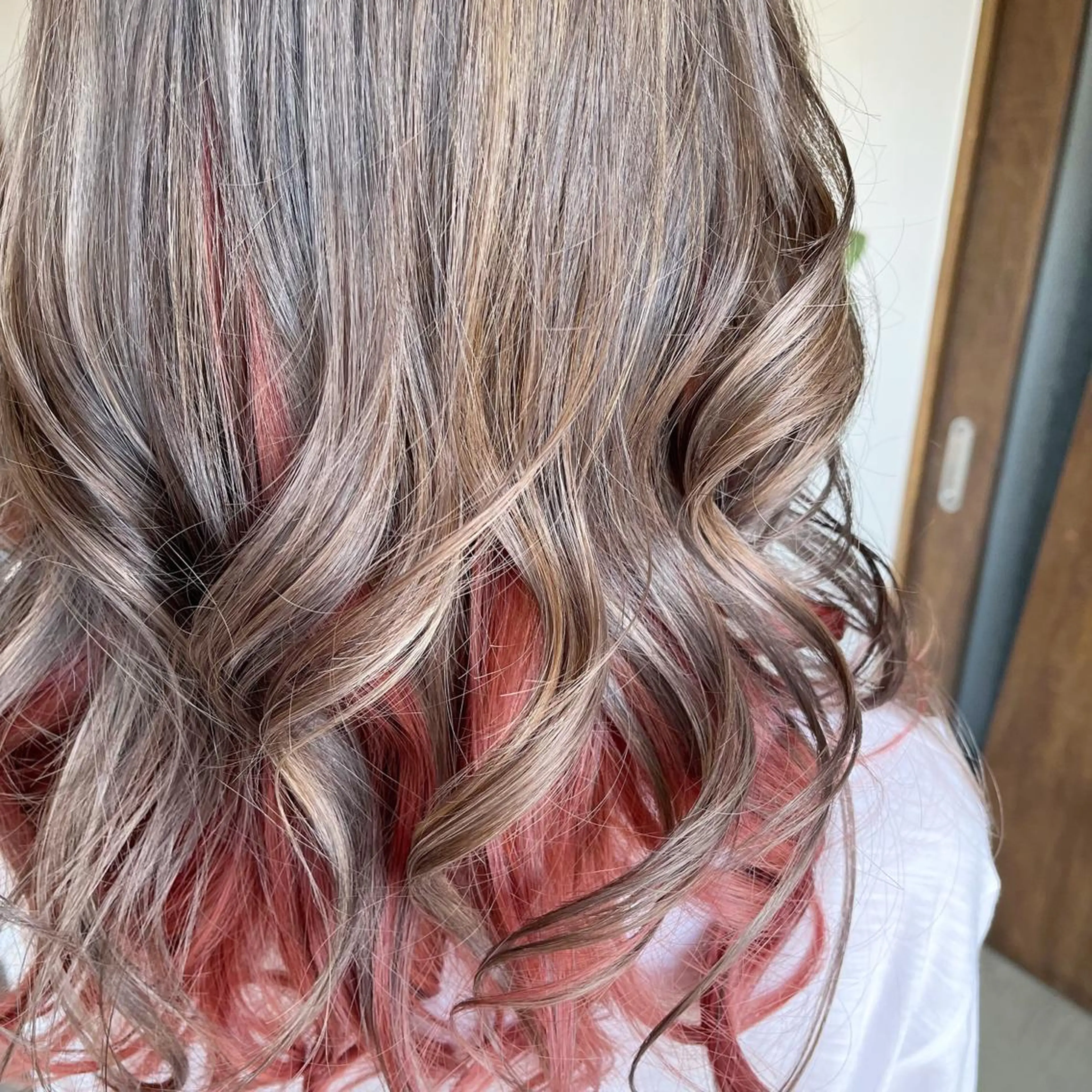 セミロング カラー インナーカラー 大島 智志のヘアスタイル