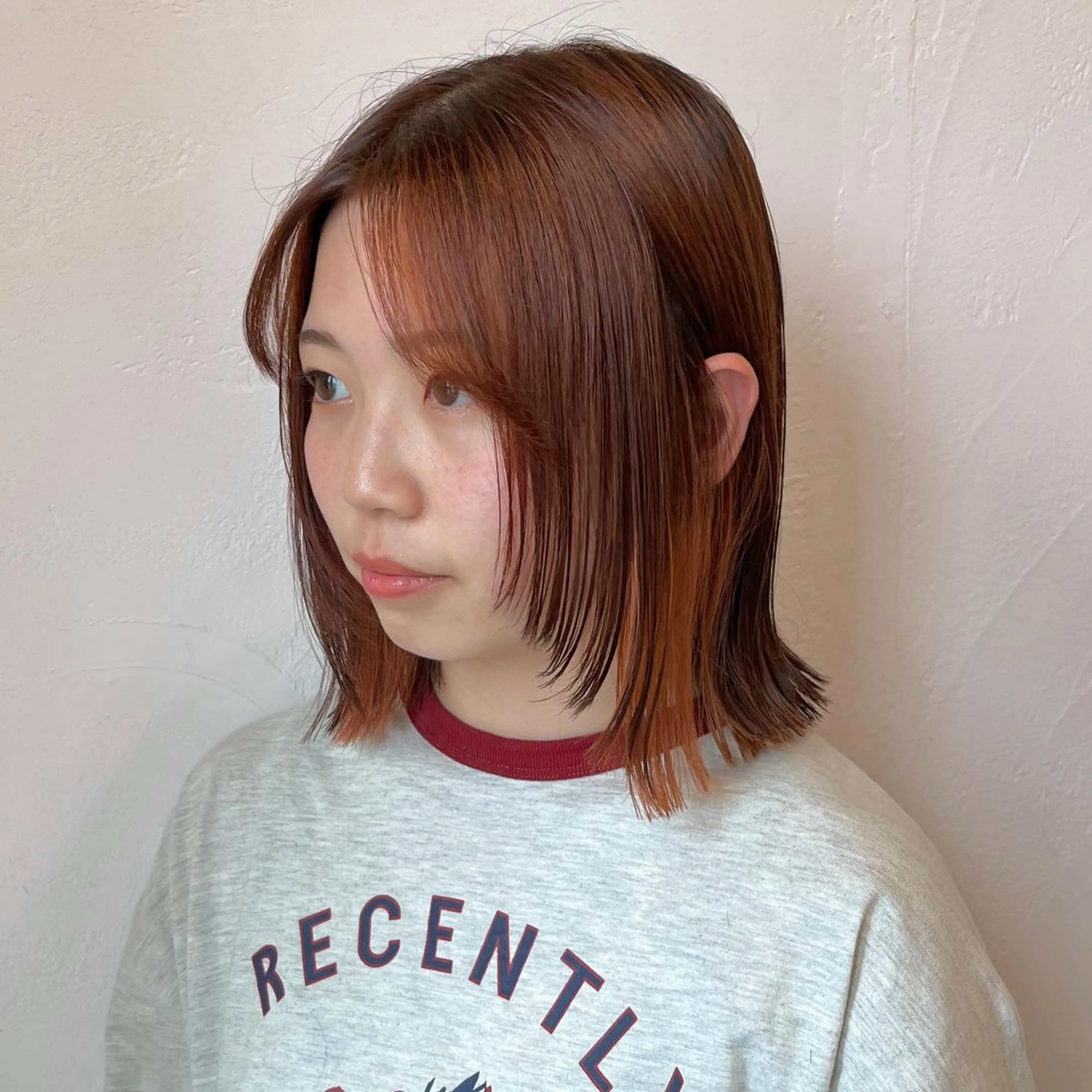 ミディアム カラー オレンジ 顔まわりレイヤー レイヤーカット 伊藤ゆかり/髪質改善 /透明感カラーのヘアスタイル