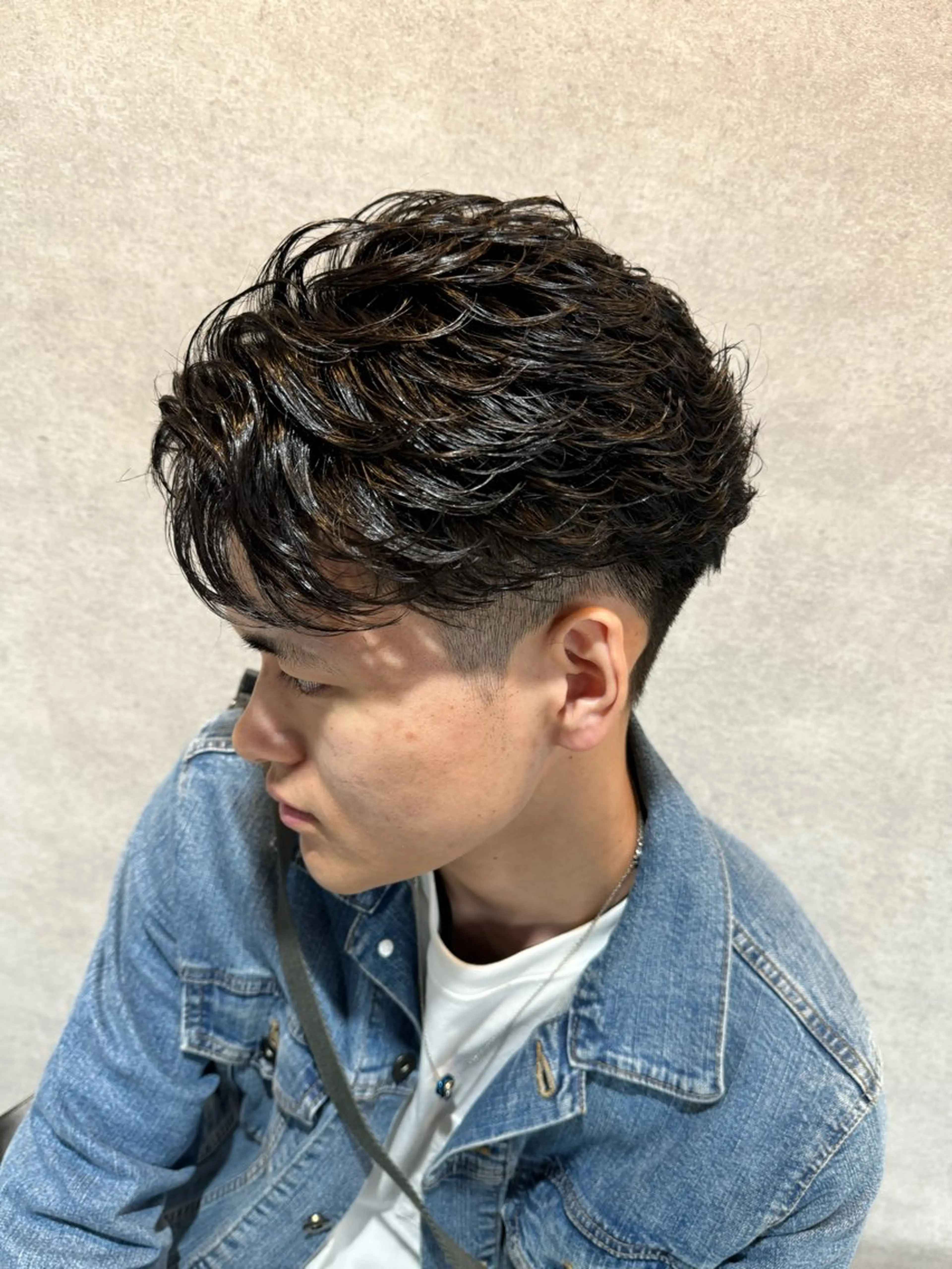 ショート カラー パーマ ヘアアレンジ メンズ センターパート メンズハイライト メンズメッシュ マッシュ メンズパーマ カット パーマ トリートメント ヘッドスパ ヘアセット 仕上がり満足度No. 1🔥BLUCK🔥のヘアスタイル