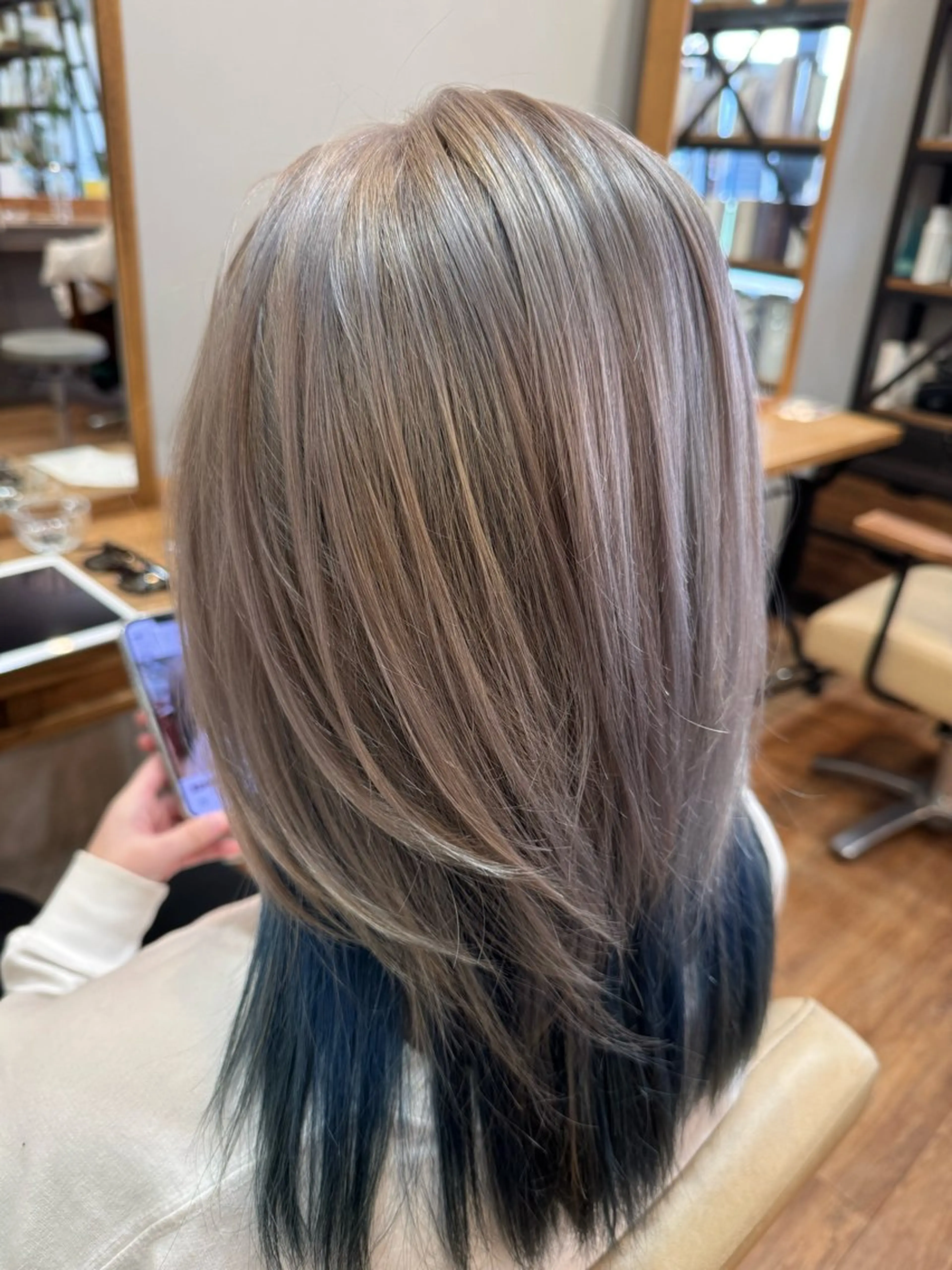 ミディアム ミディアムパーマ ラベンダーベージュ ボブ くびれヘア くせ毛 カット ヘアカラー サイトウ ナツキのヘアスタイル