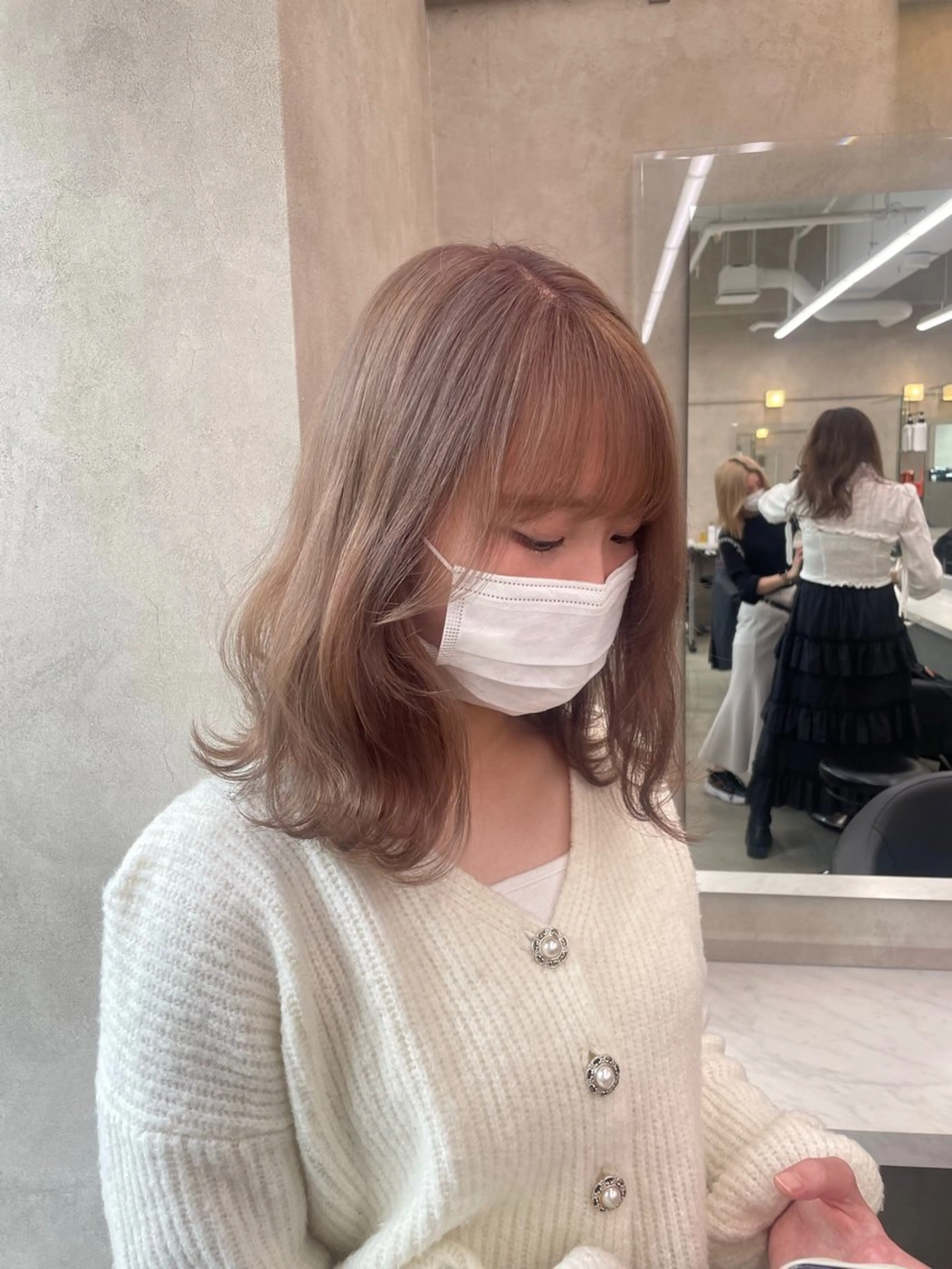 ミディアム カラー ベージュカラー ミルクティーベージュ 表参道ハッシュカット レイヤー/リノンのヘアスタイル