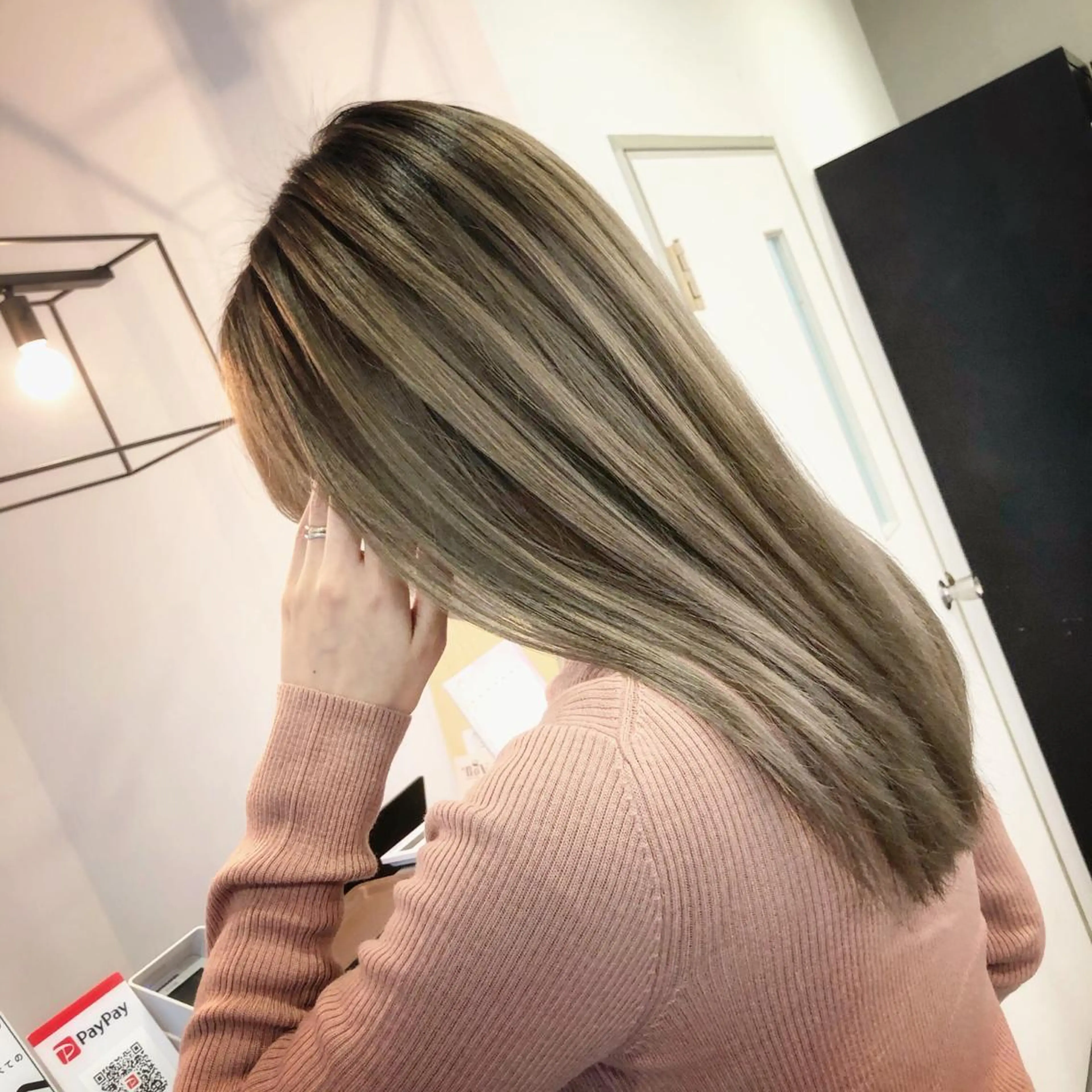 ロング ハイライト レイヤーカット NEO Beauty Salon所属・𝐍𝐄𝐎 𝐉𝐔𝐑𝐈のネイルデザイン