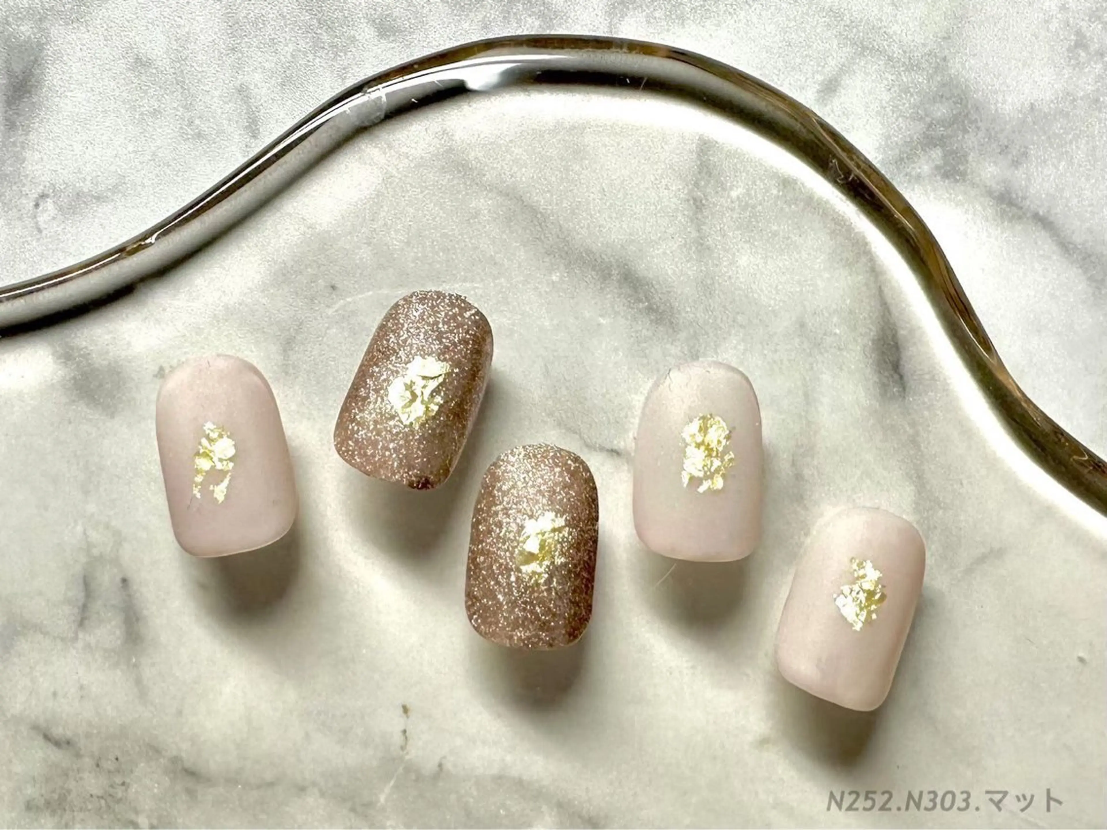 ネイル シンプルネイル 岡矢joieange 心斎橋店のネイルデザイン