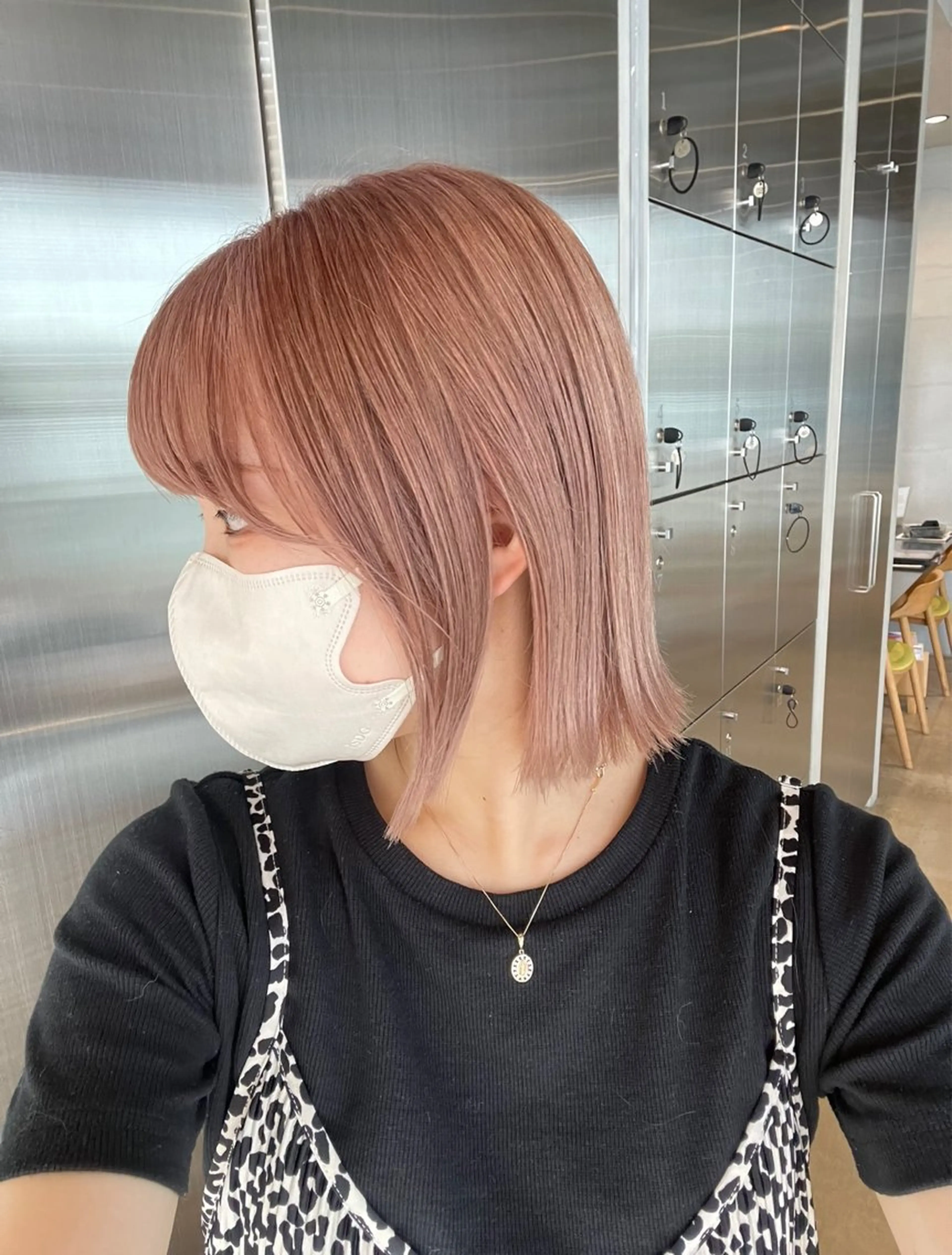 ミディアム カラー ベージュカラー ブリーチ ピンクカラー ピンクベージュ 樋口 花穂のヘアスタイル